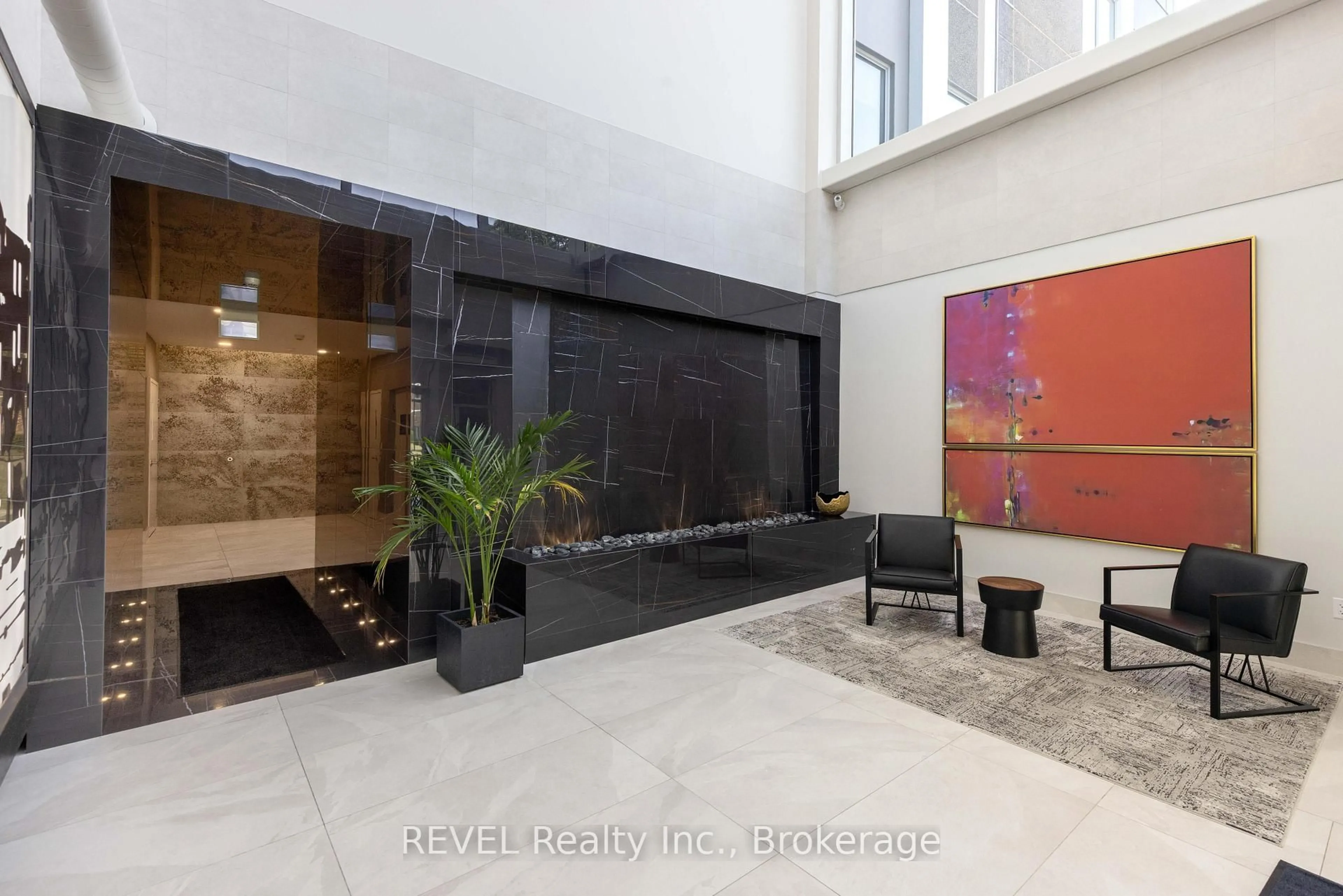 Lobby for 77 Yates St #405, St. Catharines Ontario L2R 5R7