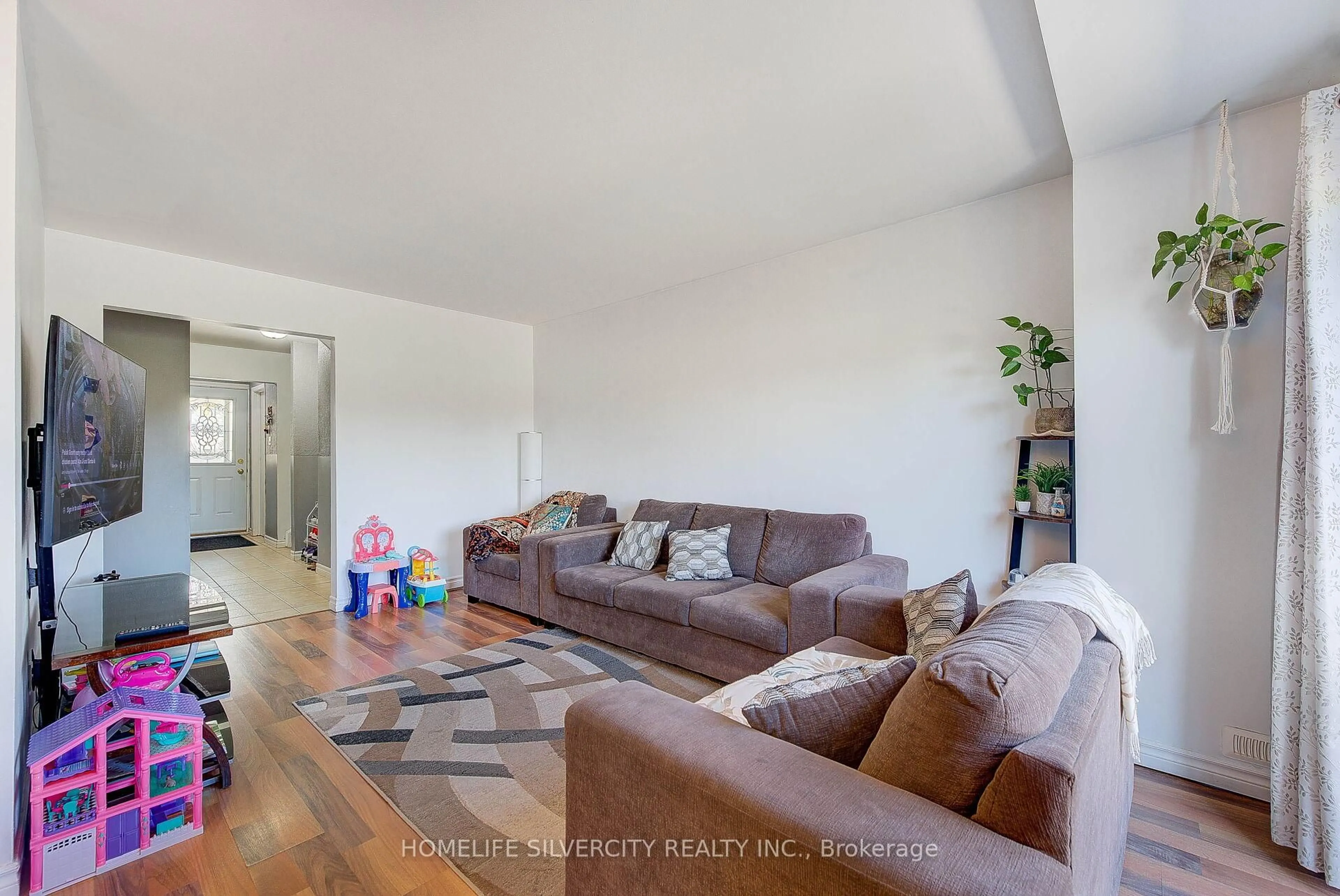 Living room with furniture, wood/laminate floor for 183 Deveron Cres, London South Ontario N5Z 4J7