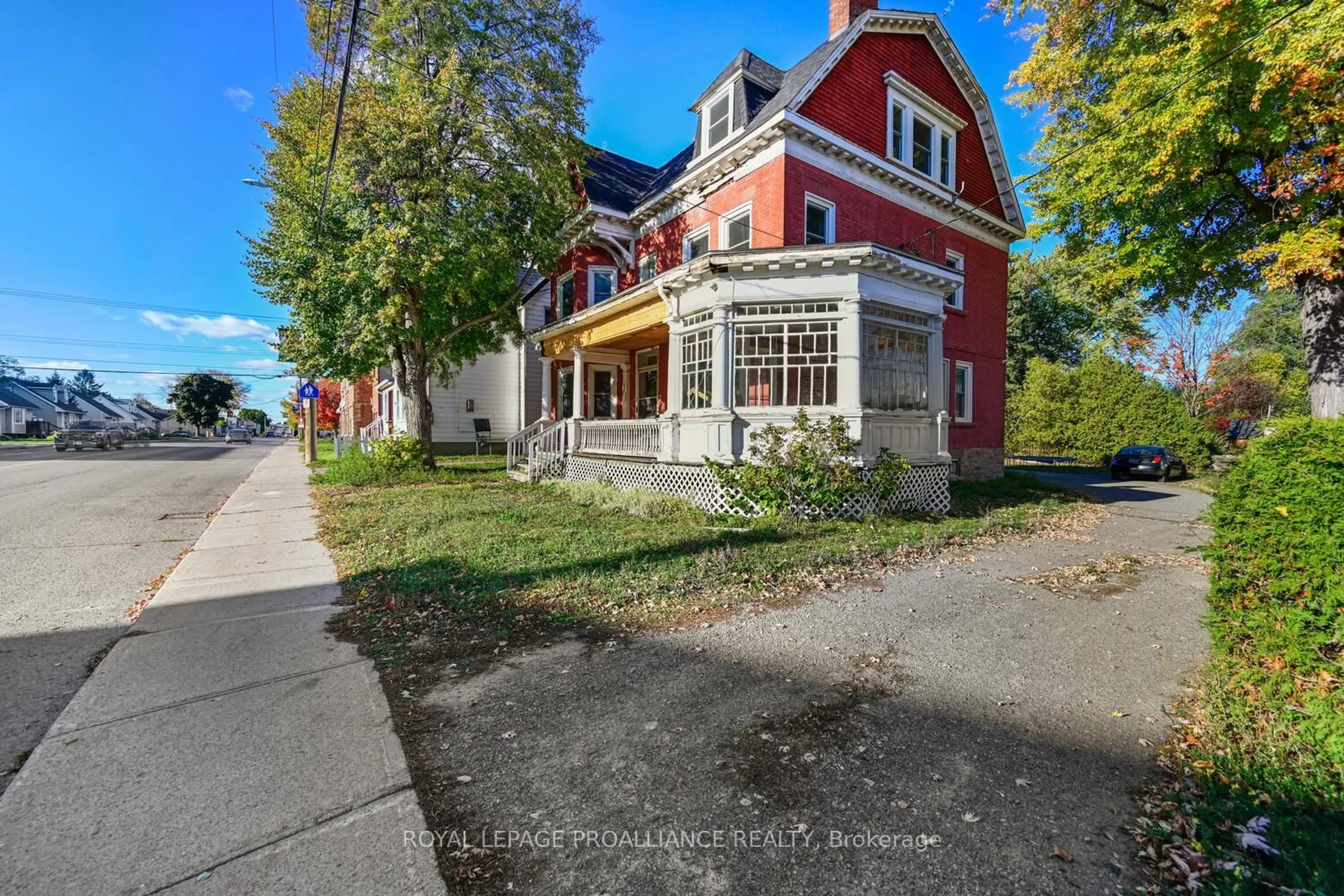 A pic from outside/outdoor area/front of a property/back of a property/a pic from drone, street for 454 Edward St, Prescott Ontario K0E 1T0