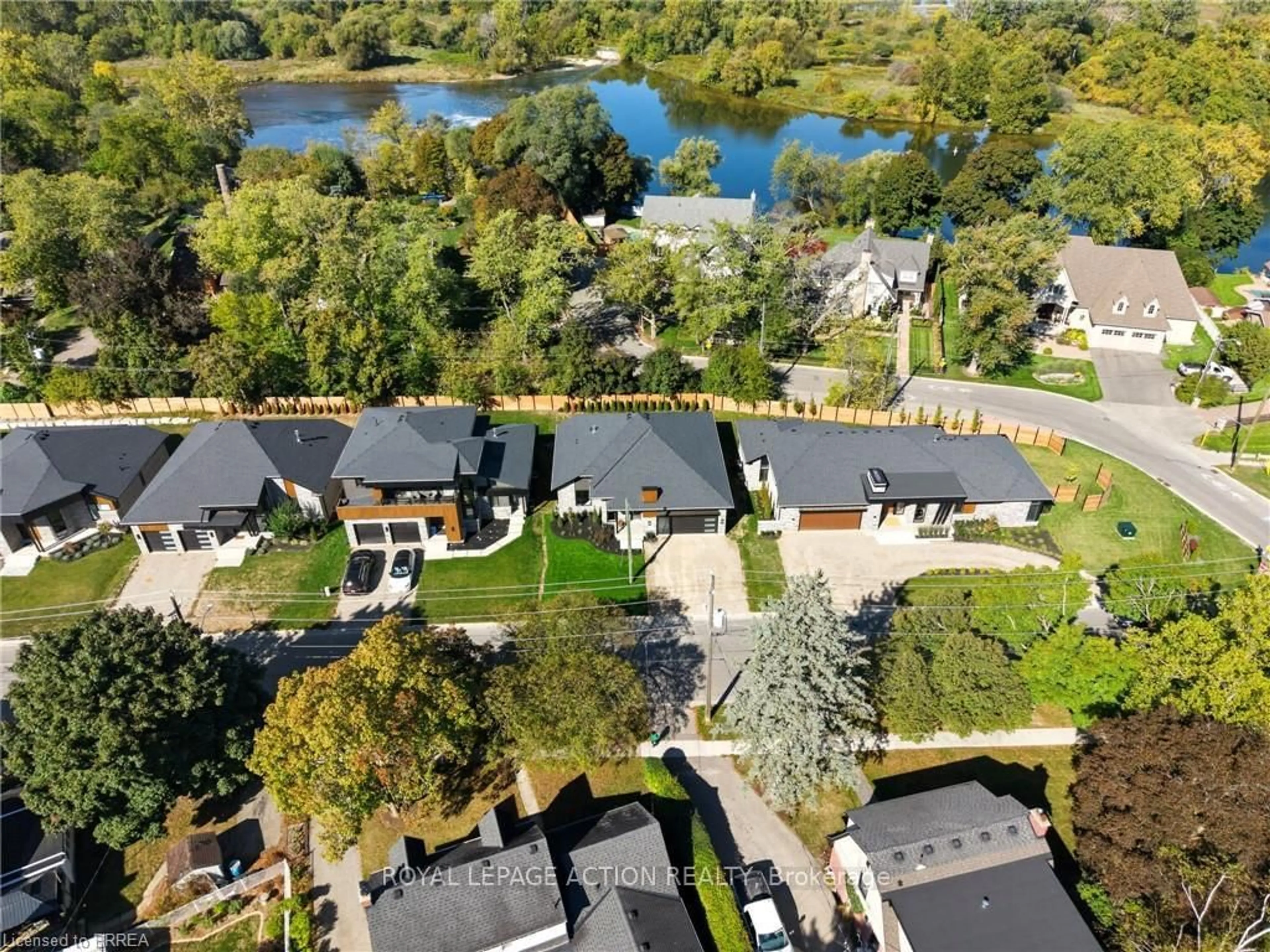 A pic from outside/outdoor area/front of a property/back of a property/a pic from drone, water/lake/river/ocean view for 141 Parkside Dr, Brantford Ontario N3T 0S9