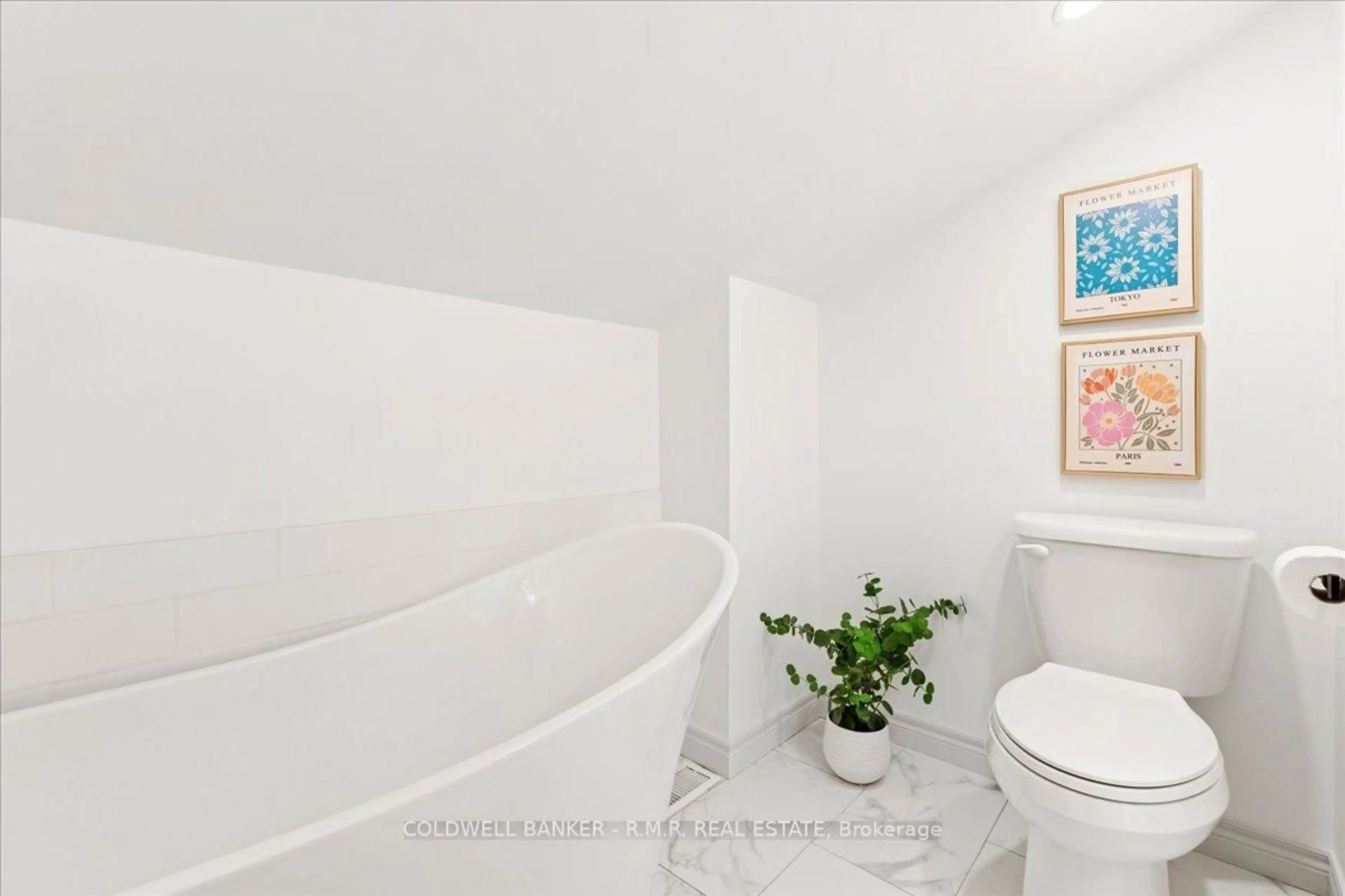 Standard bathroom, ceramic/tile floor for 5 Percy St, Cramahe Ontario K0K 1S0