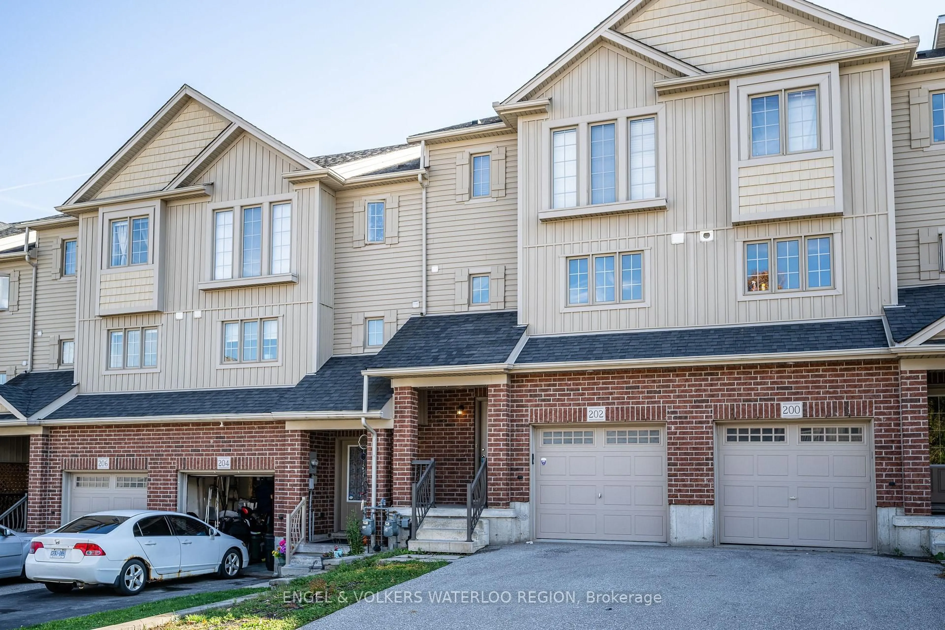 Home with brick exterior material, street for 202 Maitland St, Kitchener Ontario N2R 0C3