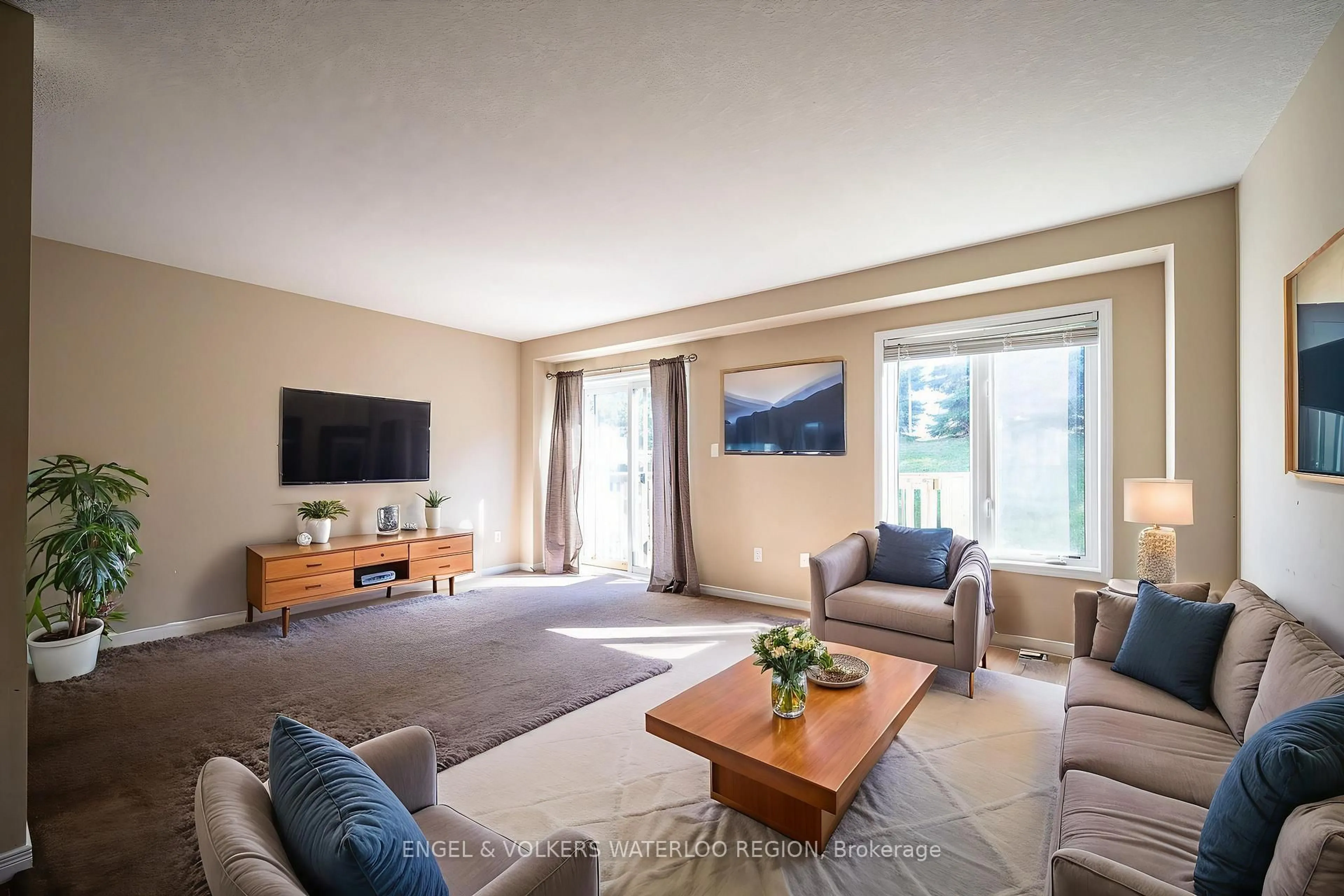 Living room with furniture, unknown for 202 Maitland St, Kitchener Ontario N2R 0C3