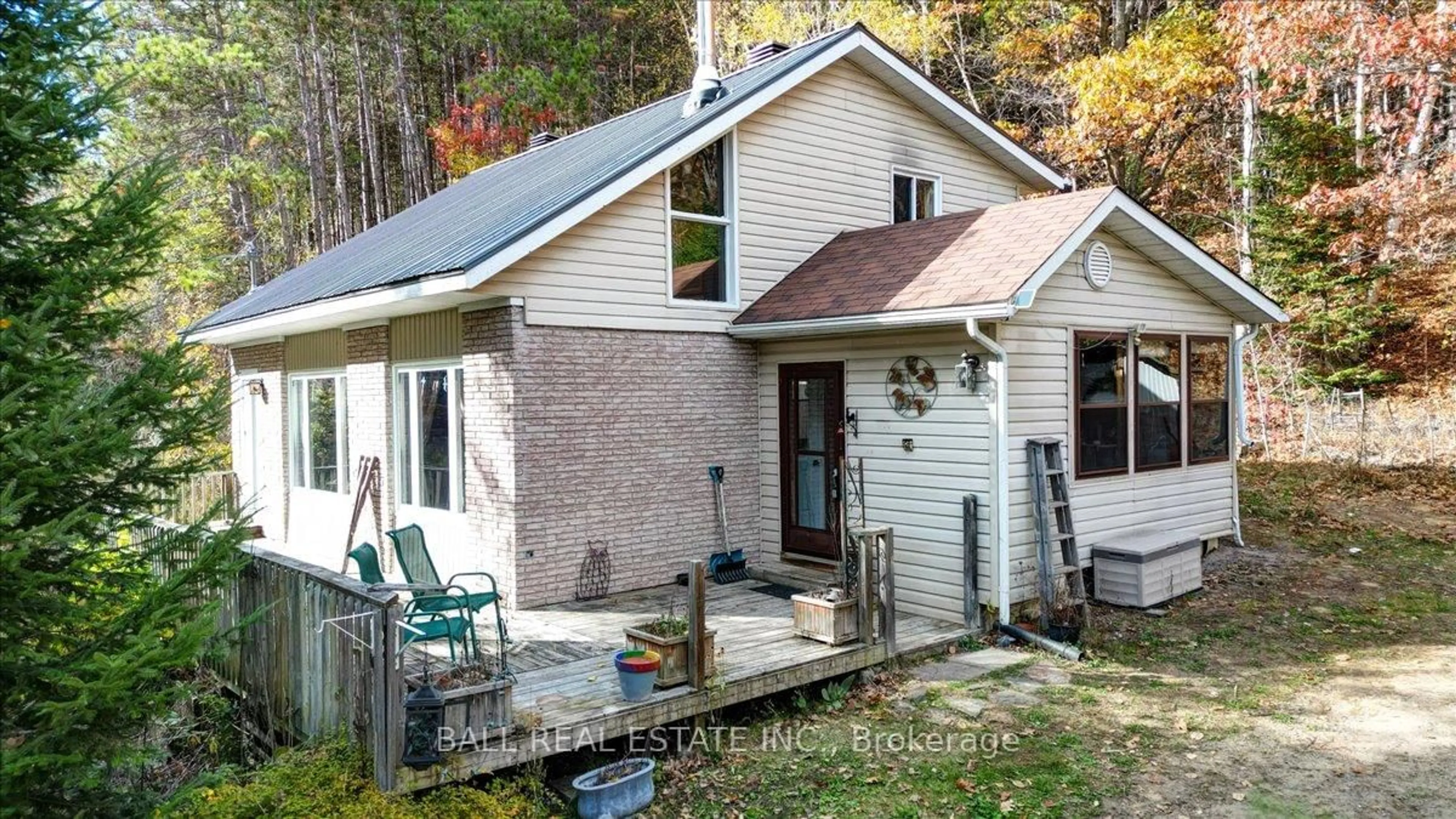 Home with brick exterior material, unknown for 463 Quarry Rd, Bancroft Ontario K0L 1C0