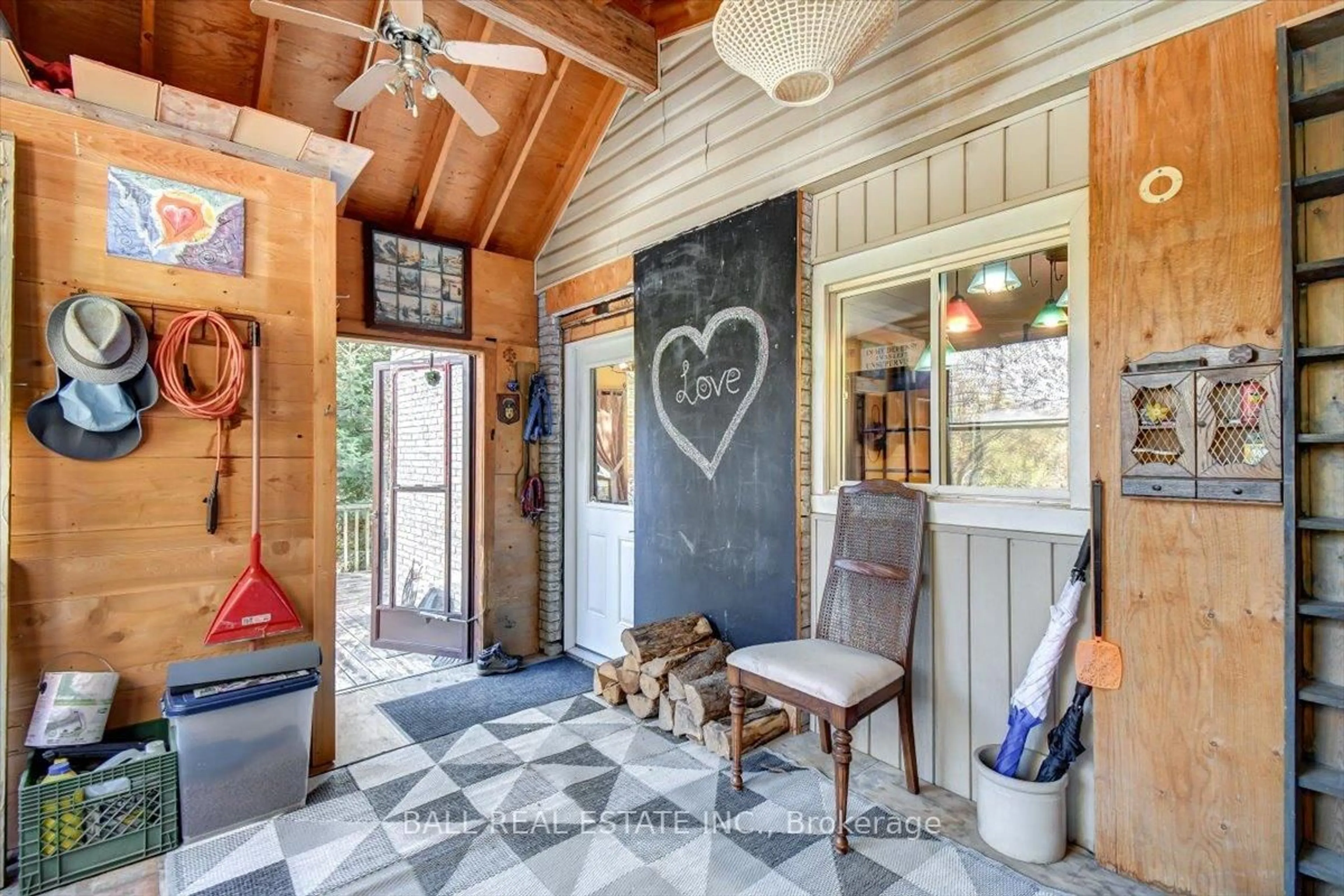 Indoor entryway for 463 Quarry Rd, Bancroft Ontario K0L 1C0