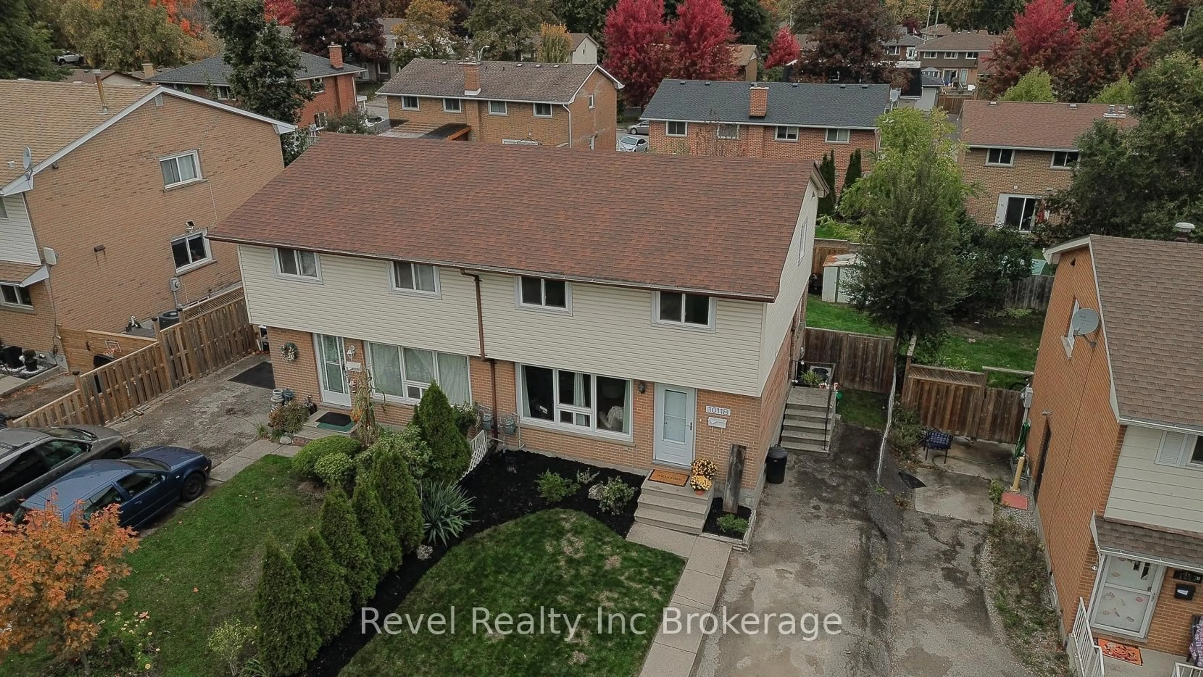 A pic from outside/outdoor area/front of a property/back of a property/a pic from drone, street for 1011B Vanier Ave, Woodstock Ontario N4S 4K5
