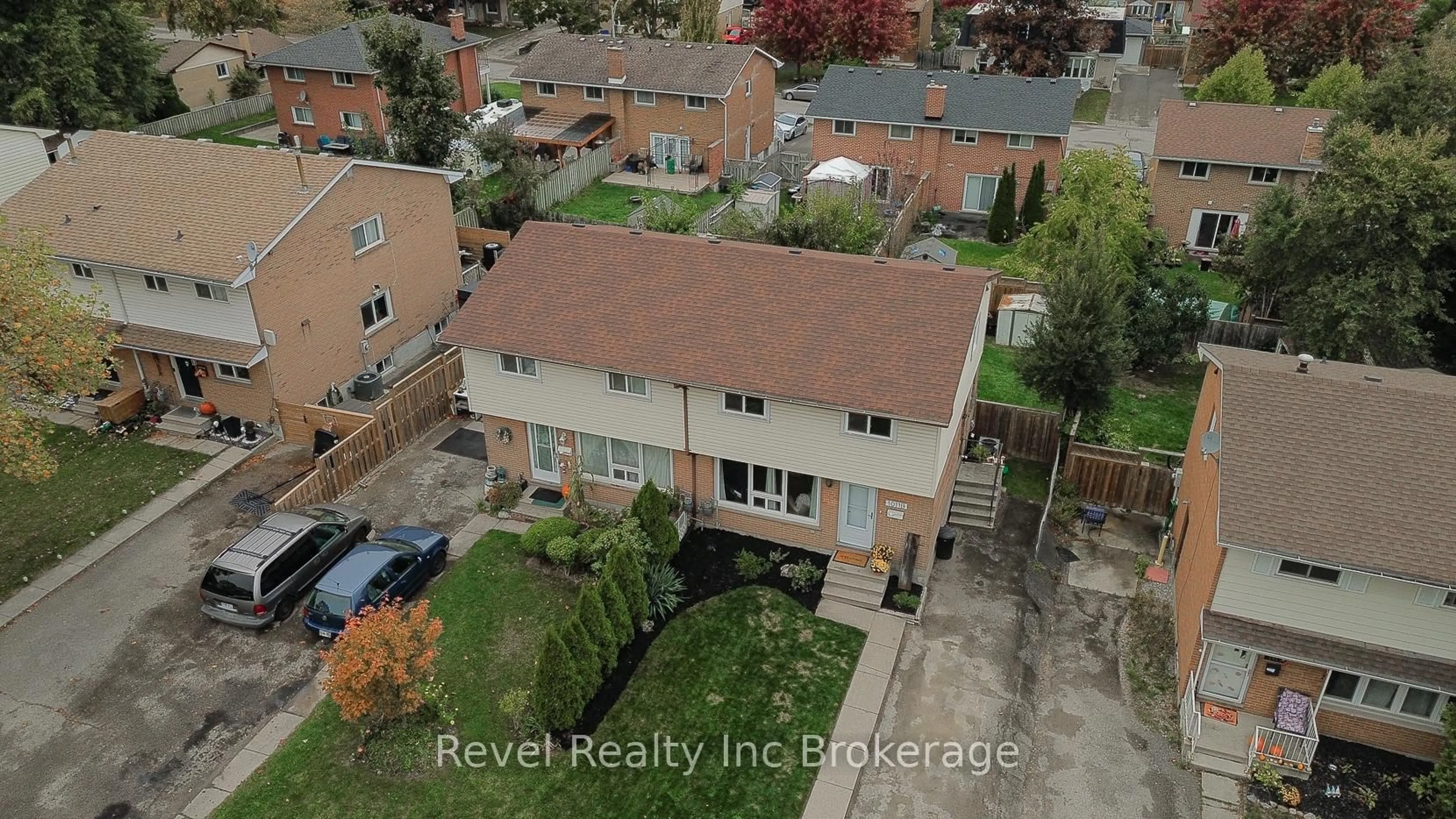 A pic from outside/outdoor area/front of a property/back of a property/a pic from drone, street for 1011B Vanier Ave, Woodstock Ontario N4S 4K5