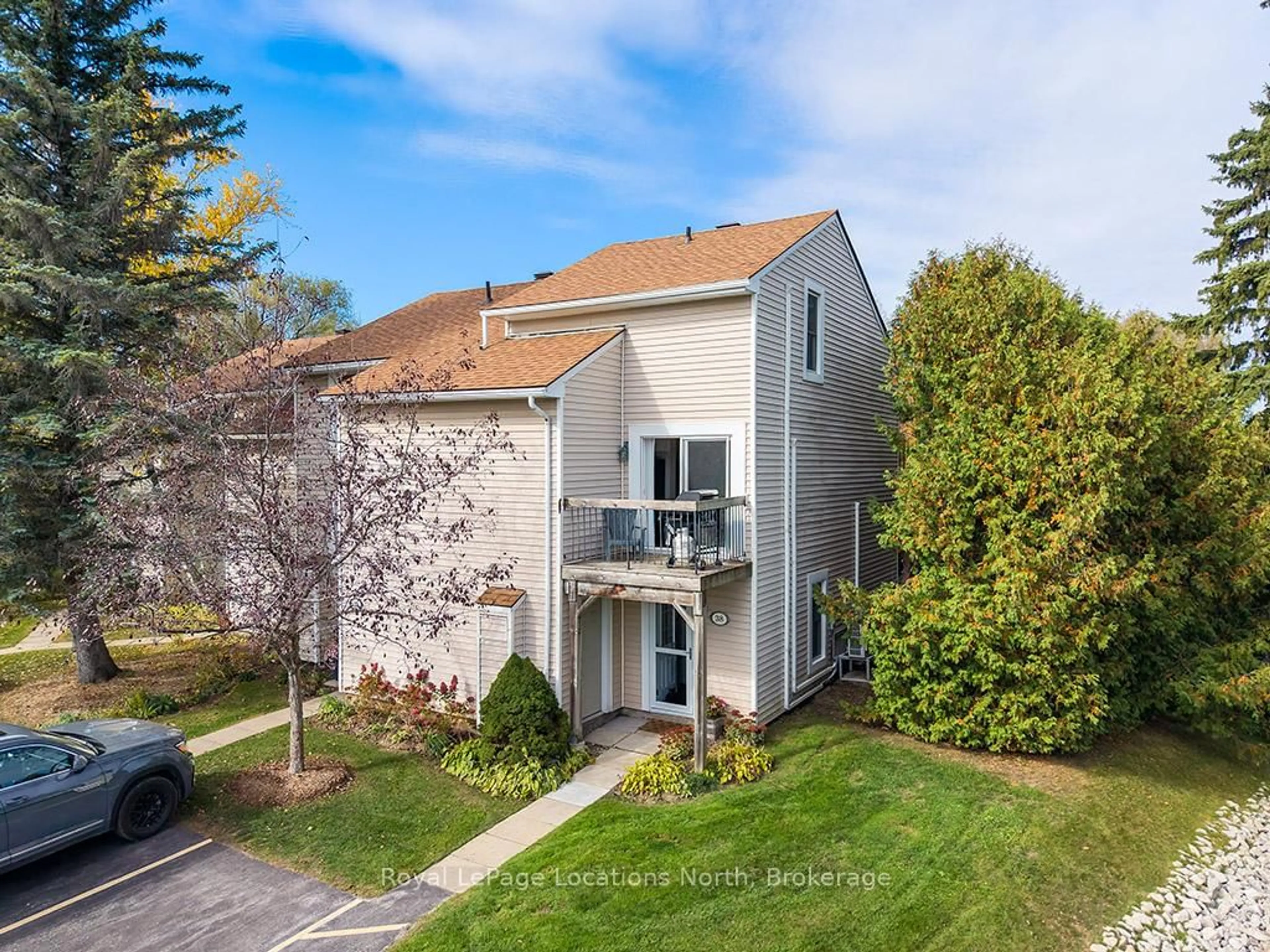 A pic from outside/outdoor area/front of a property/back of a property/a pic from drone, unknown for 127 Alfred St #58, Blue Mountains Ontario N0H 2P0
