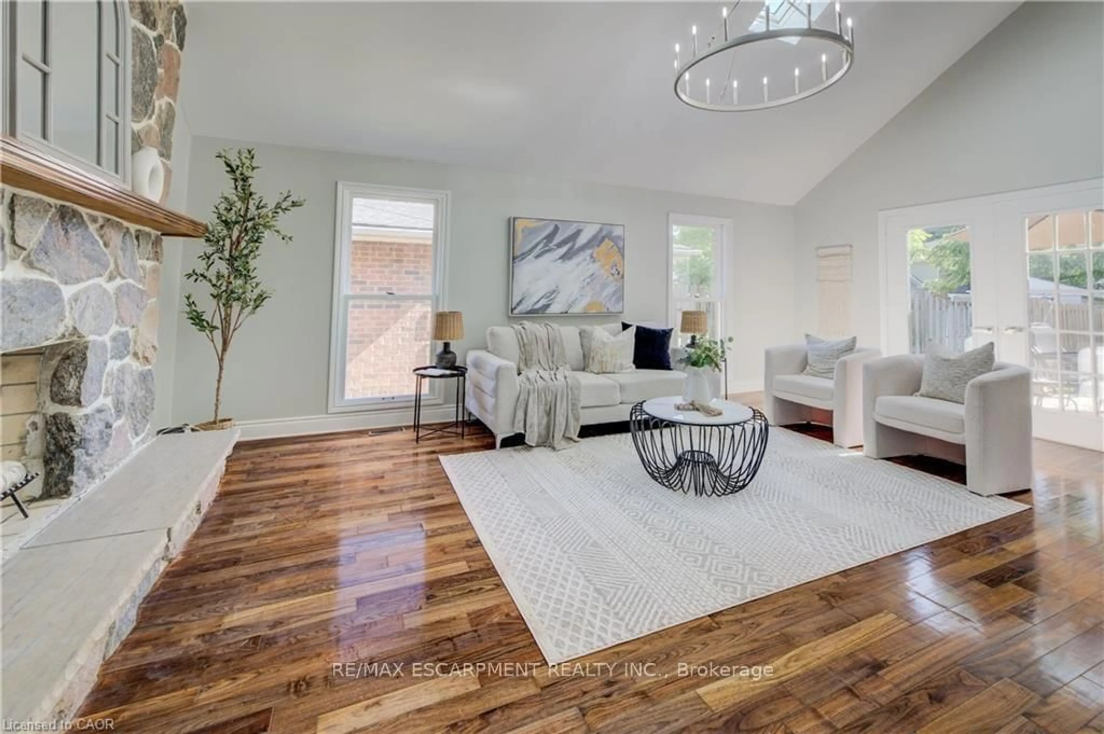 Living room with furniture, unknown for 5180 Southgate Ave, Niagara Falls Ontario L2E 7G5