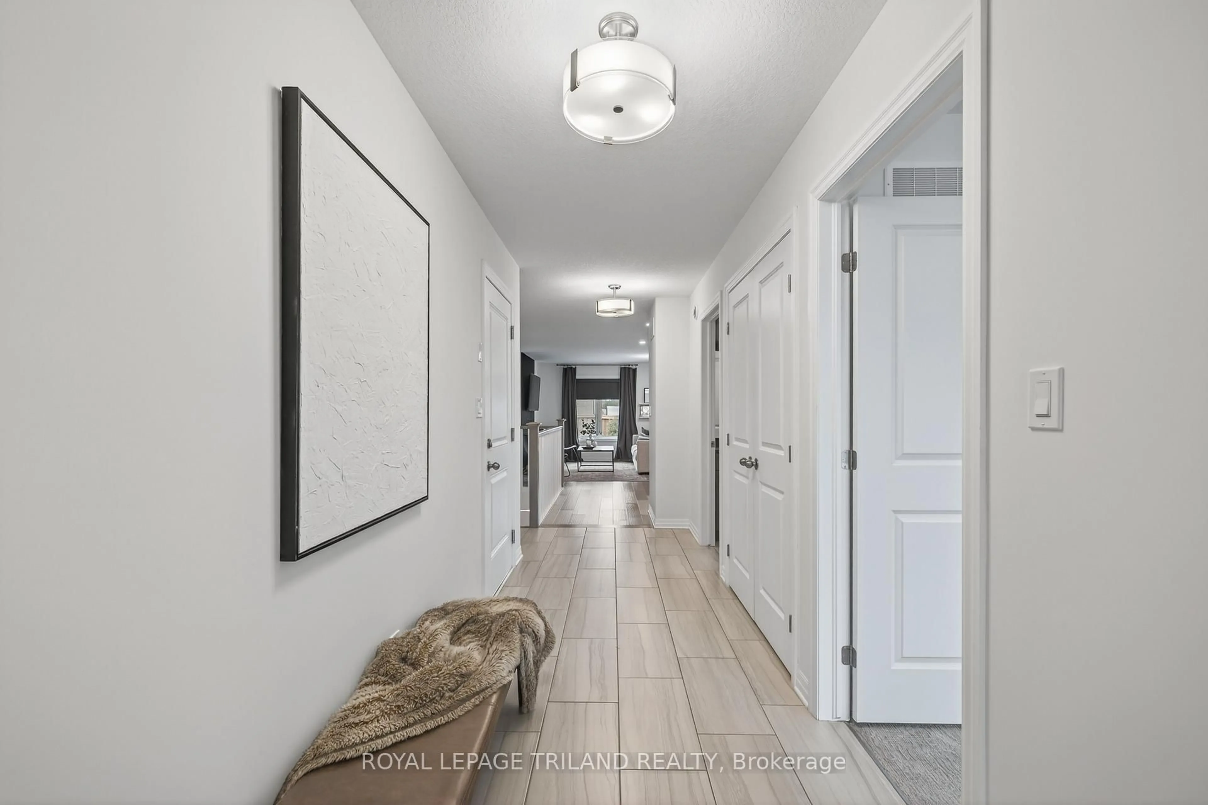 Indoor entryway for 61 Ashberry Pl, St. Thomas Ontario N5R 0H9