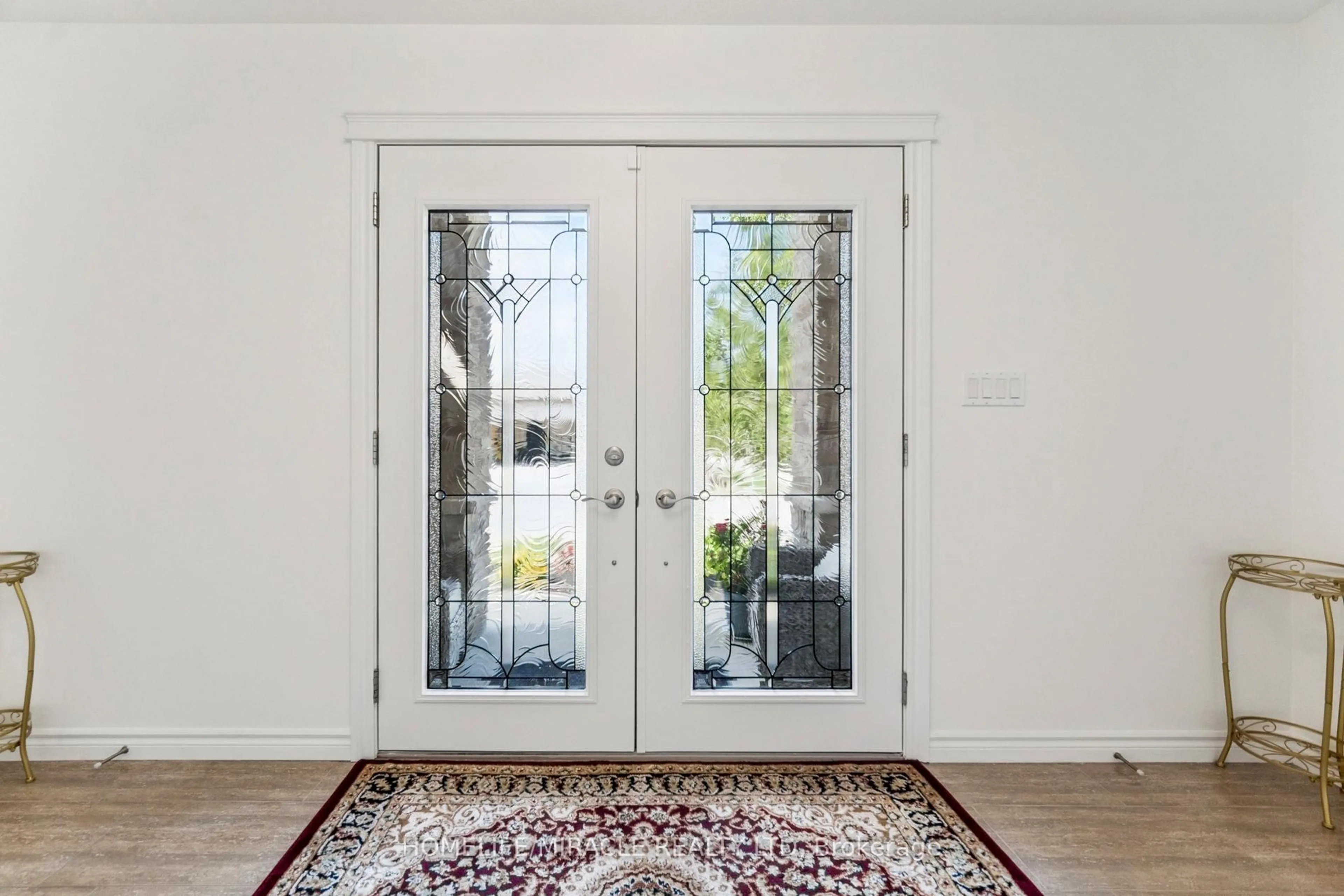 Indoor entryway for 1430 Highbury Ave #6, London East Ontario N5Y 6M4