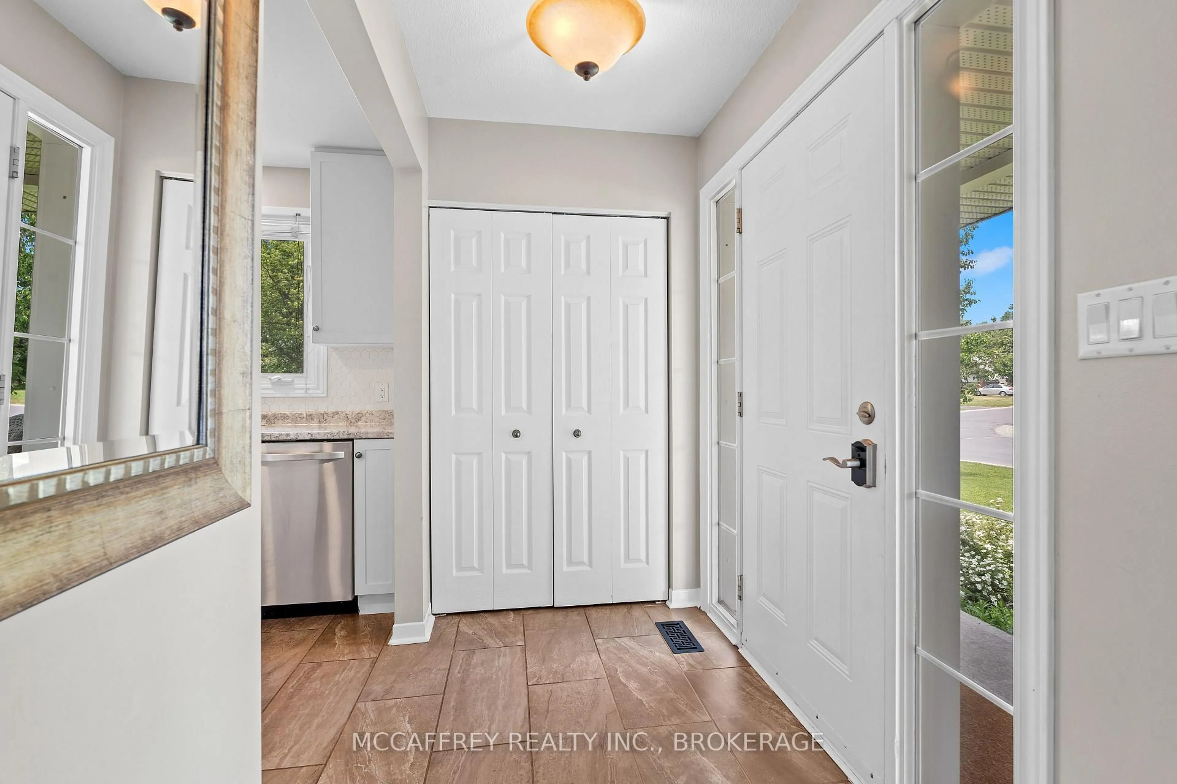 Indoor entryway for 801 High Gate Park Dr, Kingston Ontario K7M 5Z5