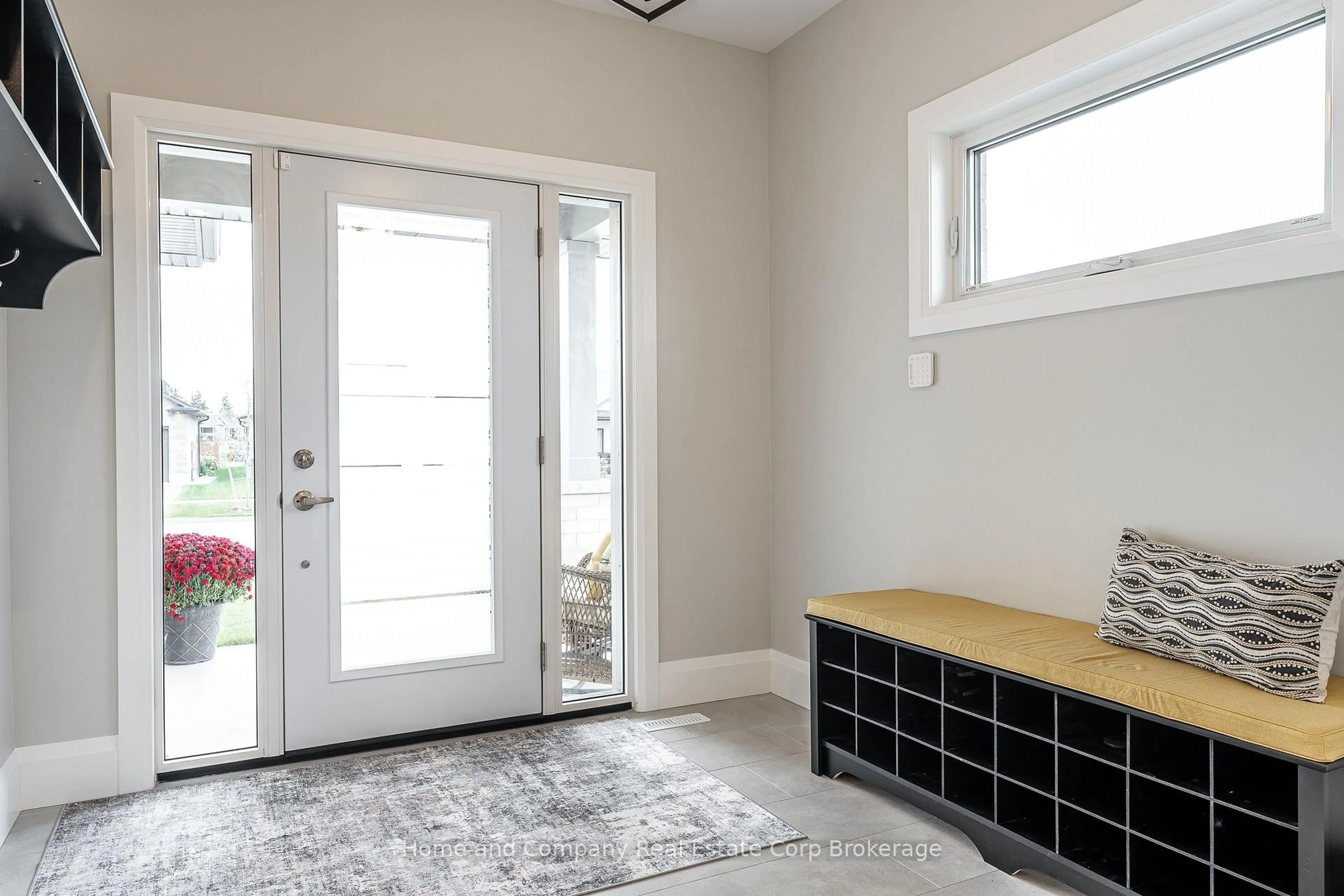 Indoor entryway for 121 Glass St, St. Marys Ontario N4X 0C1