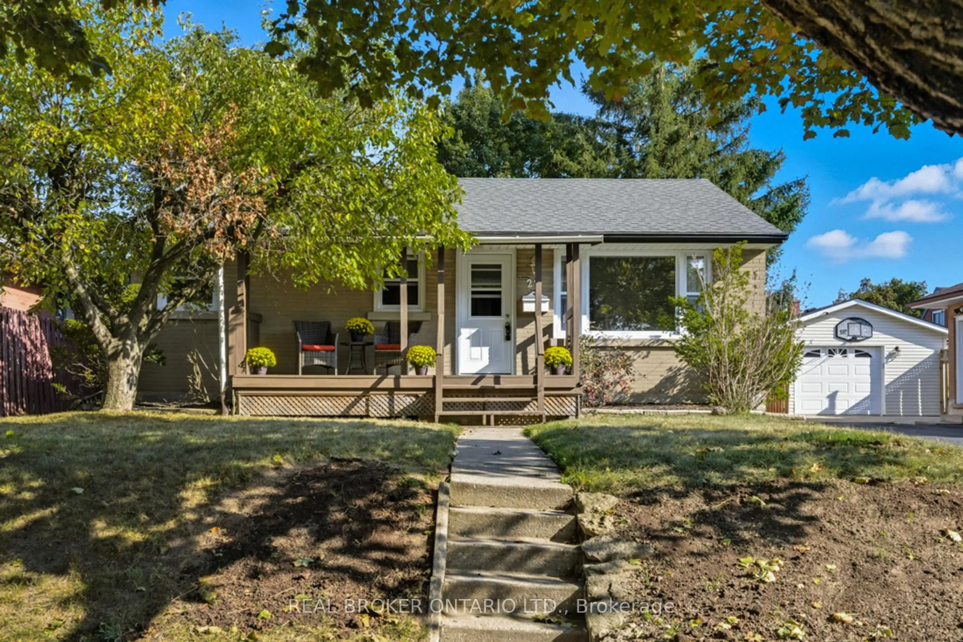 A pic from outside/outdoor area/front of a property/back of a property/a pic from drone, street for 27 Broadmoor Ave, Kitchener Ontario N2C 1Y6