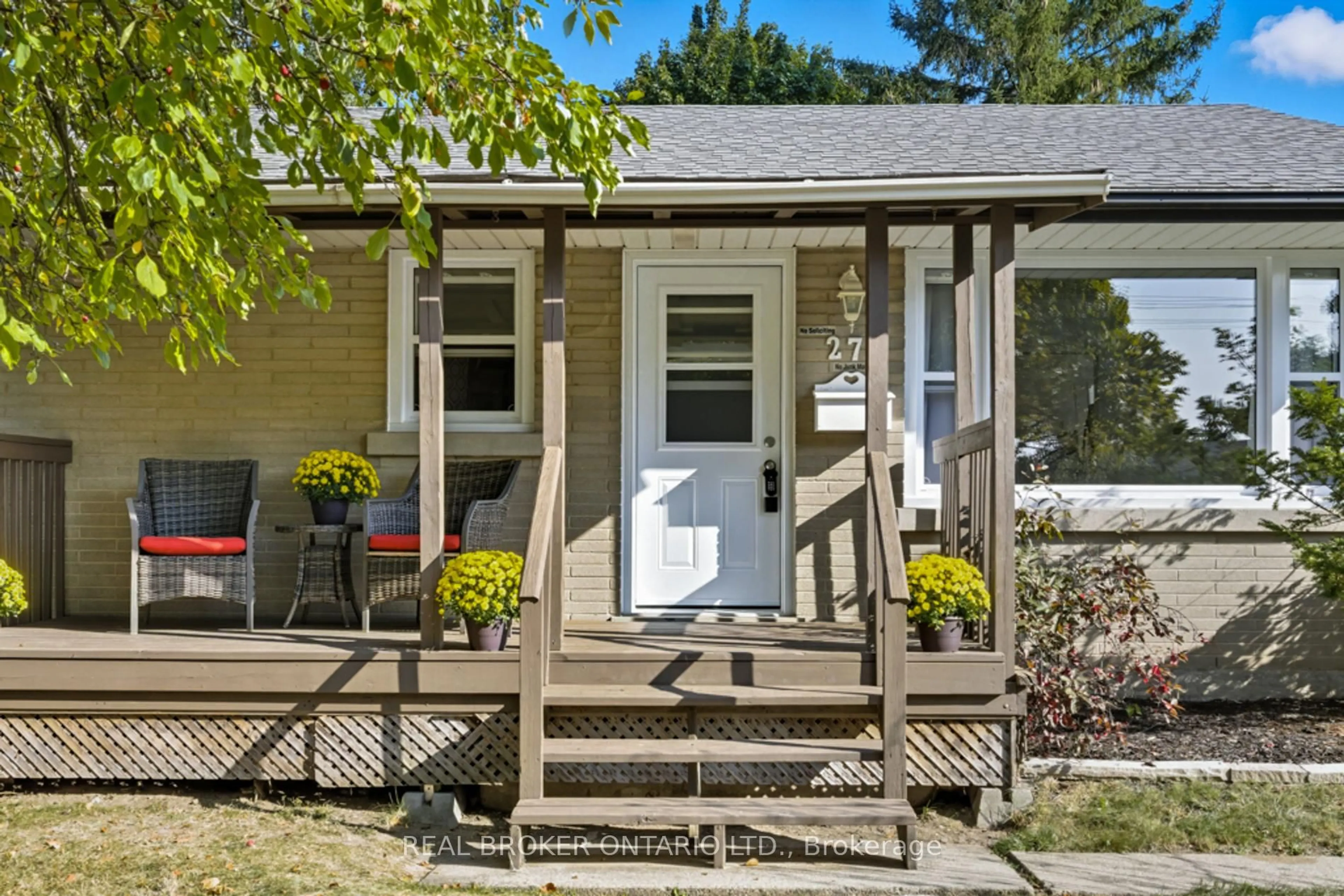 Patio, street for 27 Broadmoor Ave, Kitchener Ontario N2C 1Y6