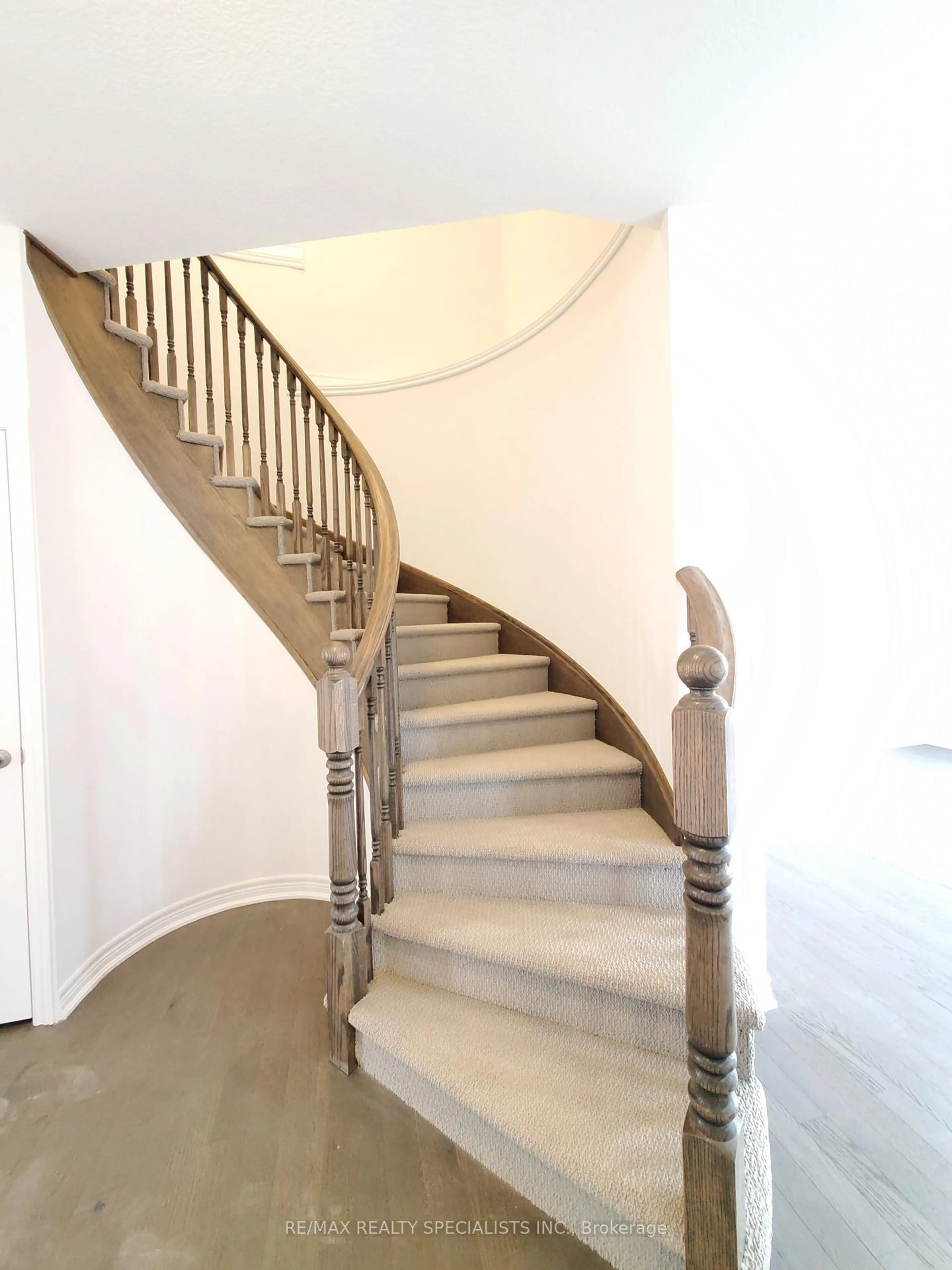 Stairs for 474 Blackburn Dr, Brantford Ontario N3T 0T1