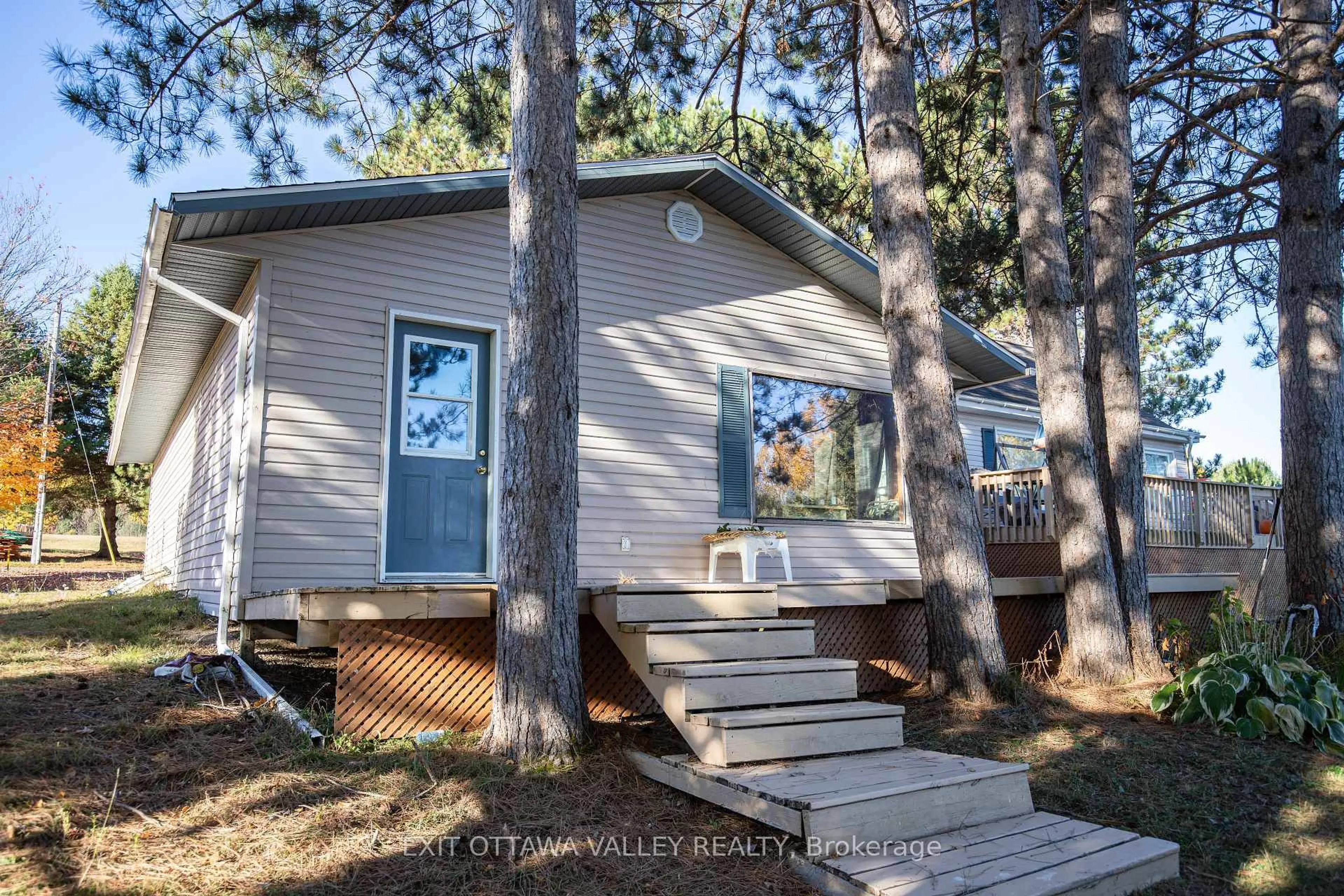 Home with vinyl exterior material, unknown for 78 Sandpiper Tr, Mackey Ontario K0J 2B0