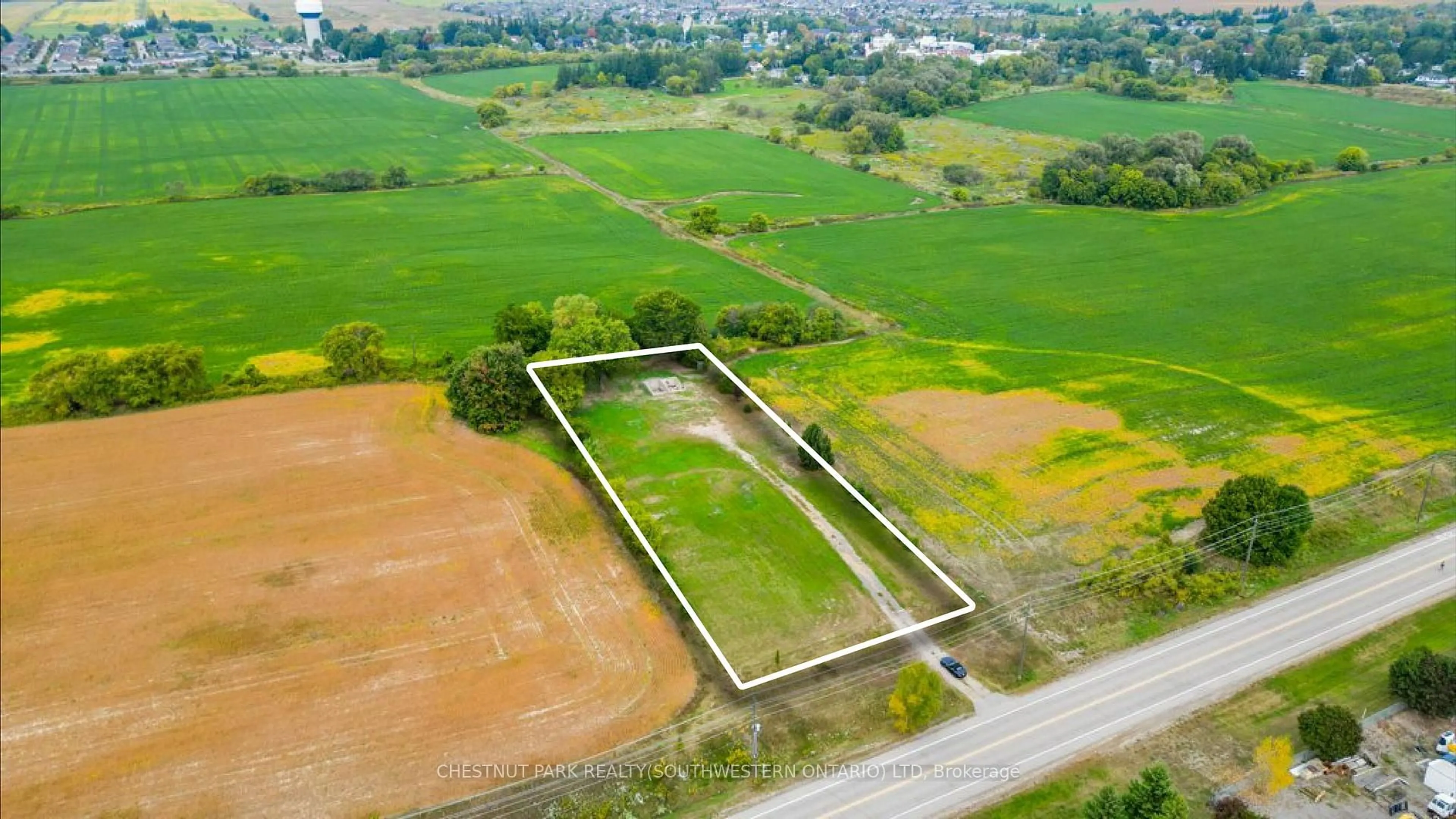 A pic from outside/outdoor area/front of a property/back of a property/a pic from drone, building for 1532 Gingerich Rd, Wilmot Ontario N3A 3J7