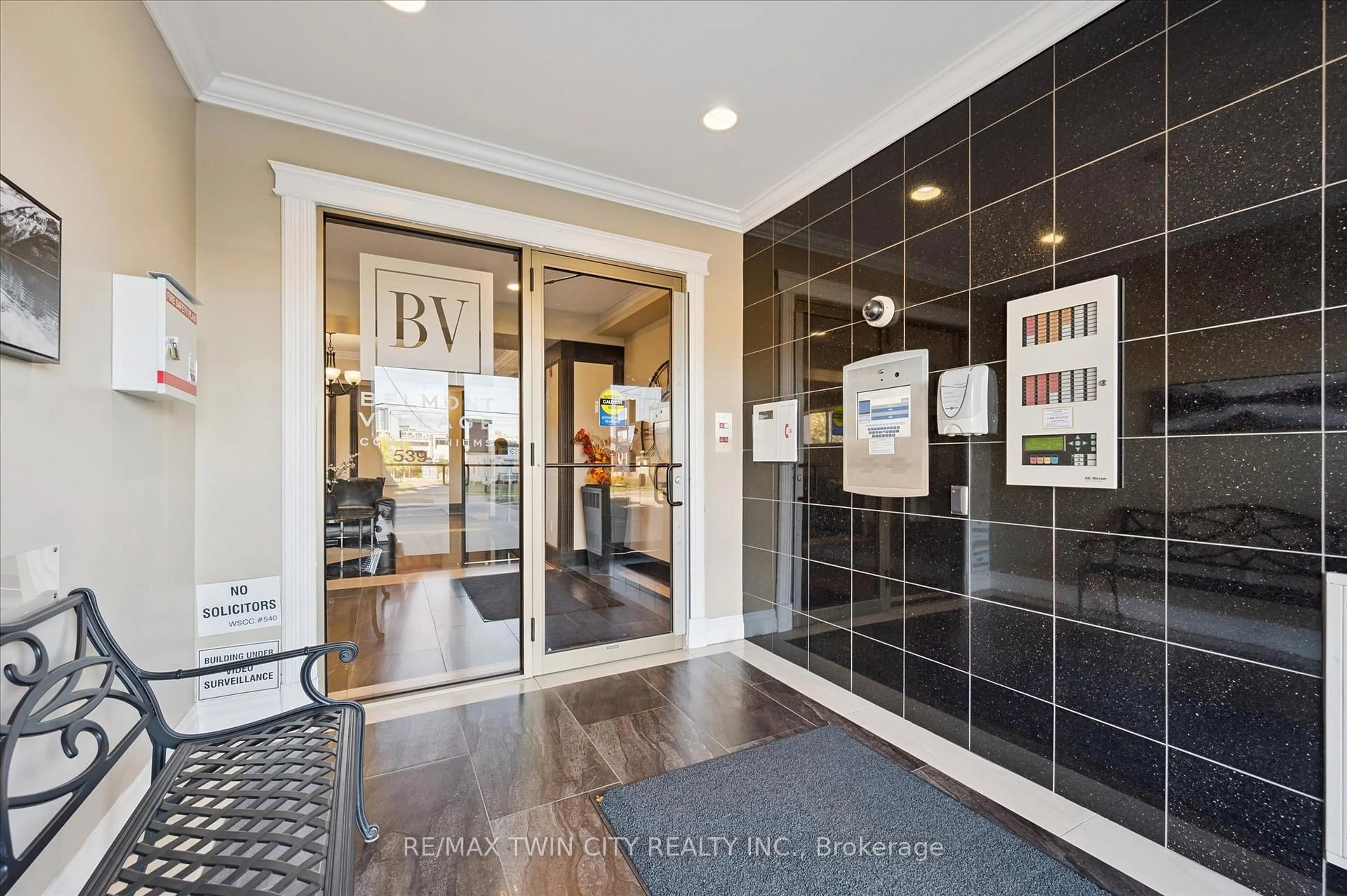 Indoor entryway for 539 Belmont Ave #809, Kitchener Ontario N2M 0A2
