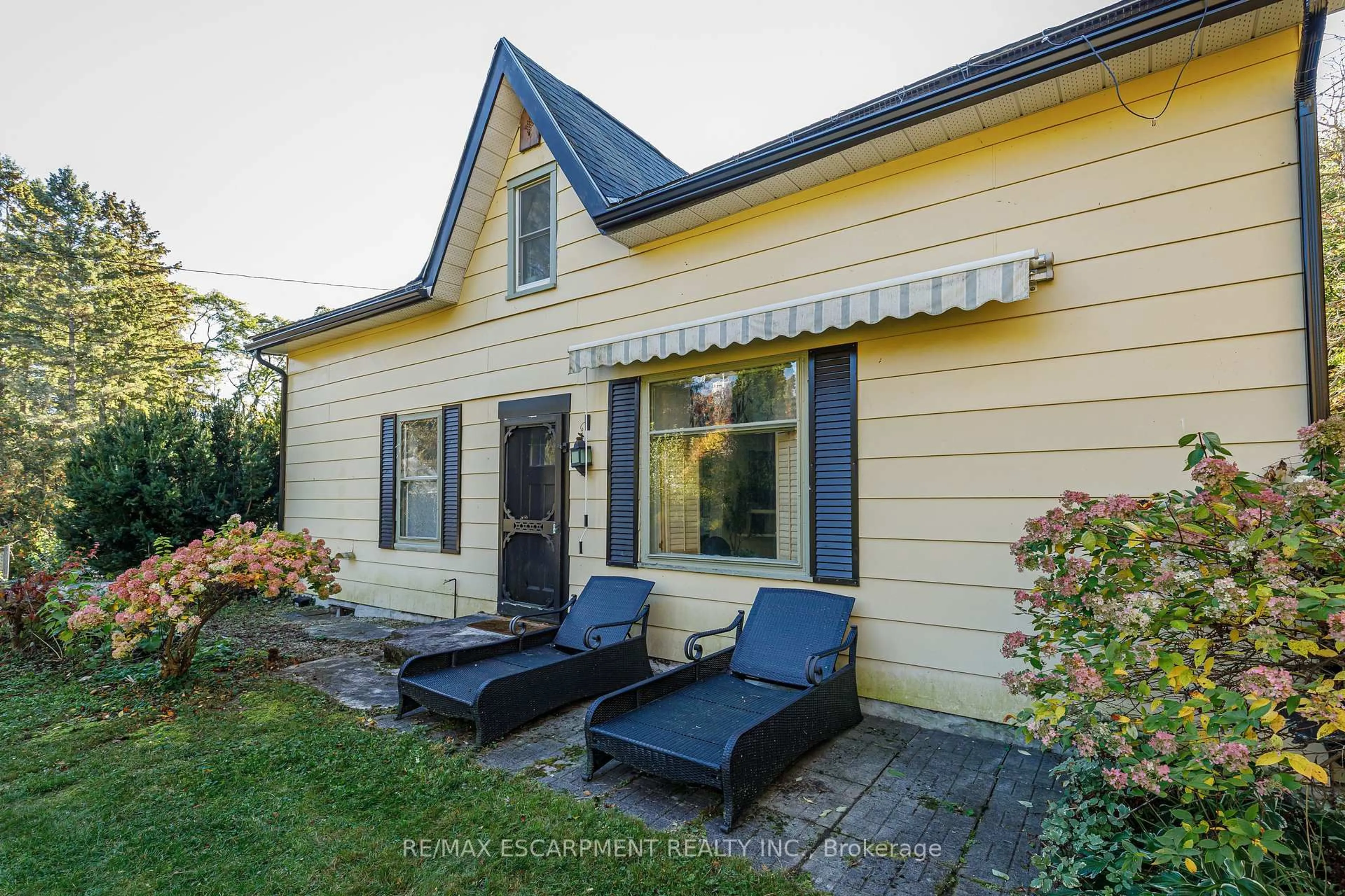 Patio, street for 225 Berry St, Meaford Ontario N4L 1G9