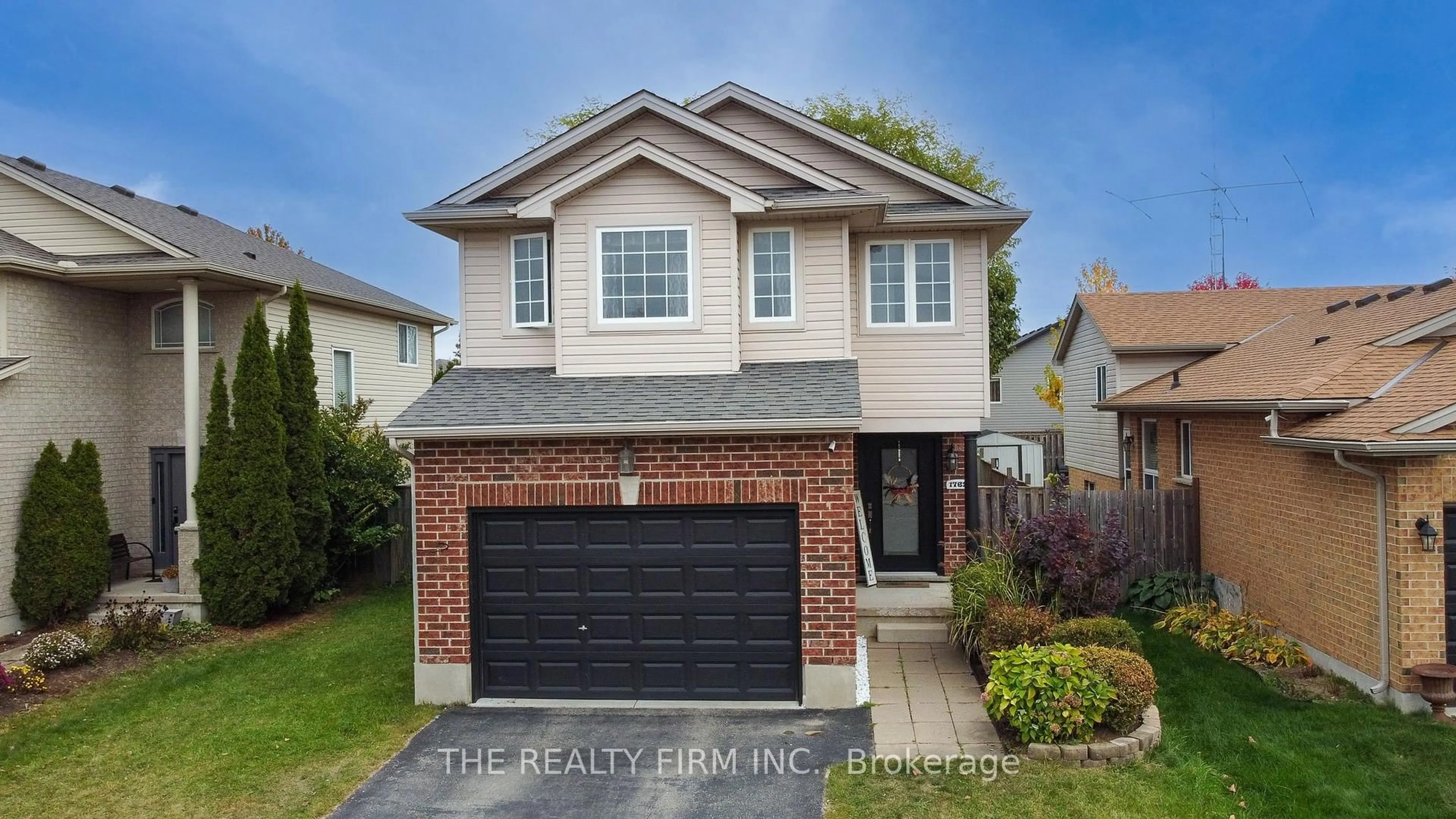 Home with vinyl exterior material, street for 1769 Bayswater Cres, London North Ontario N6G 5M9