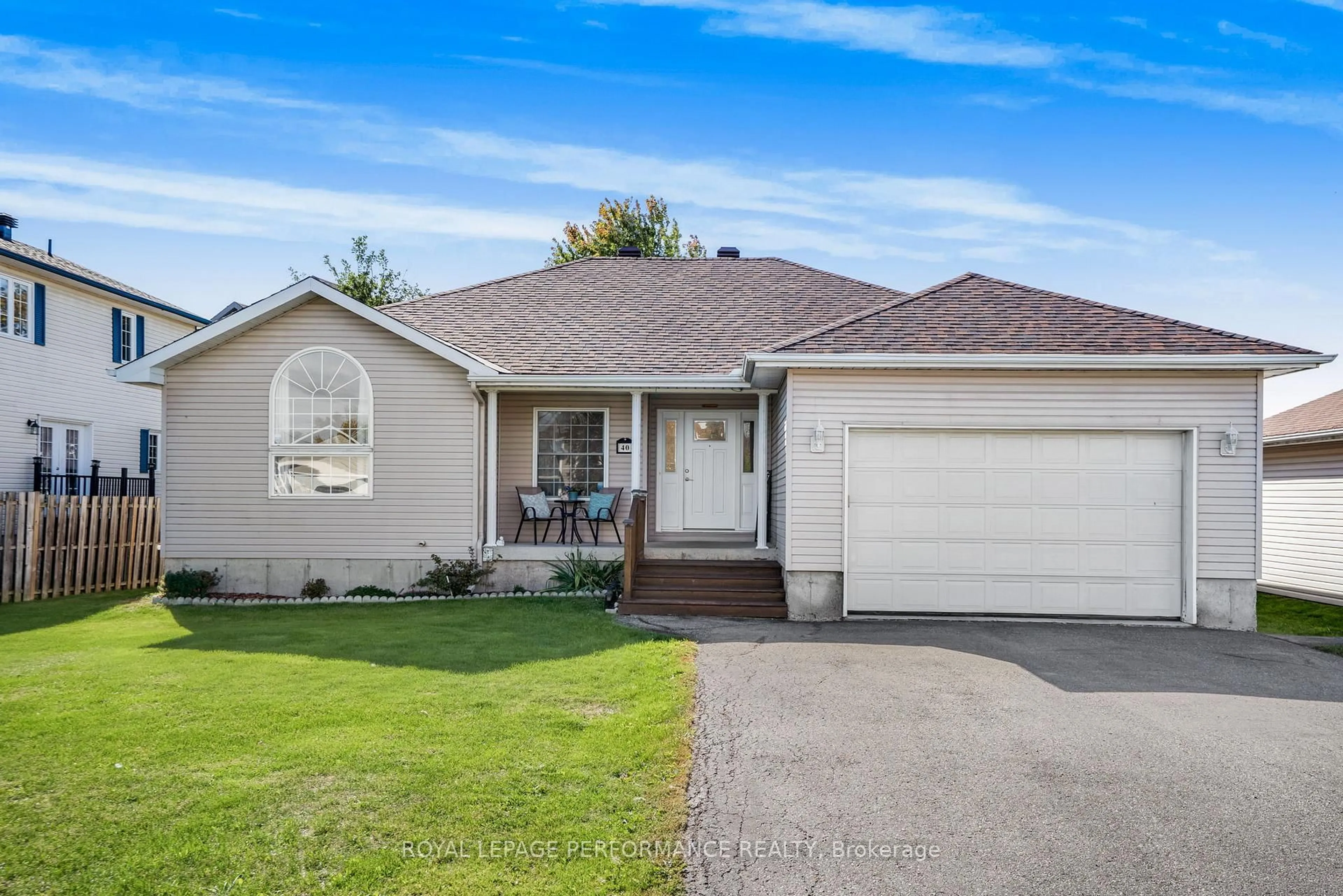Home with vinyl exterior material, street for 40 Lori Lane, North Dundas Ontario K0C 2H0