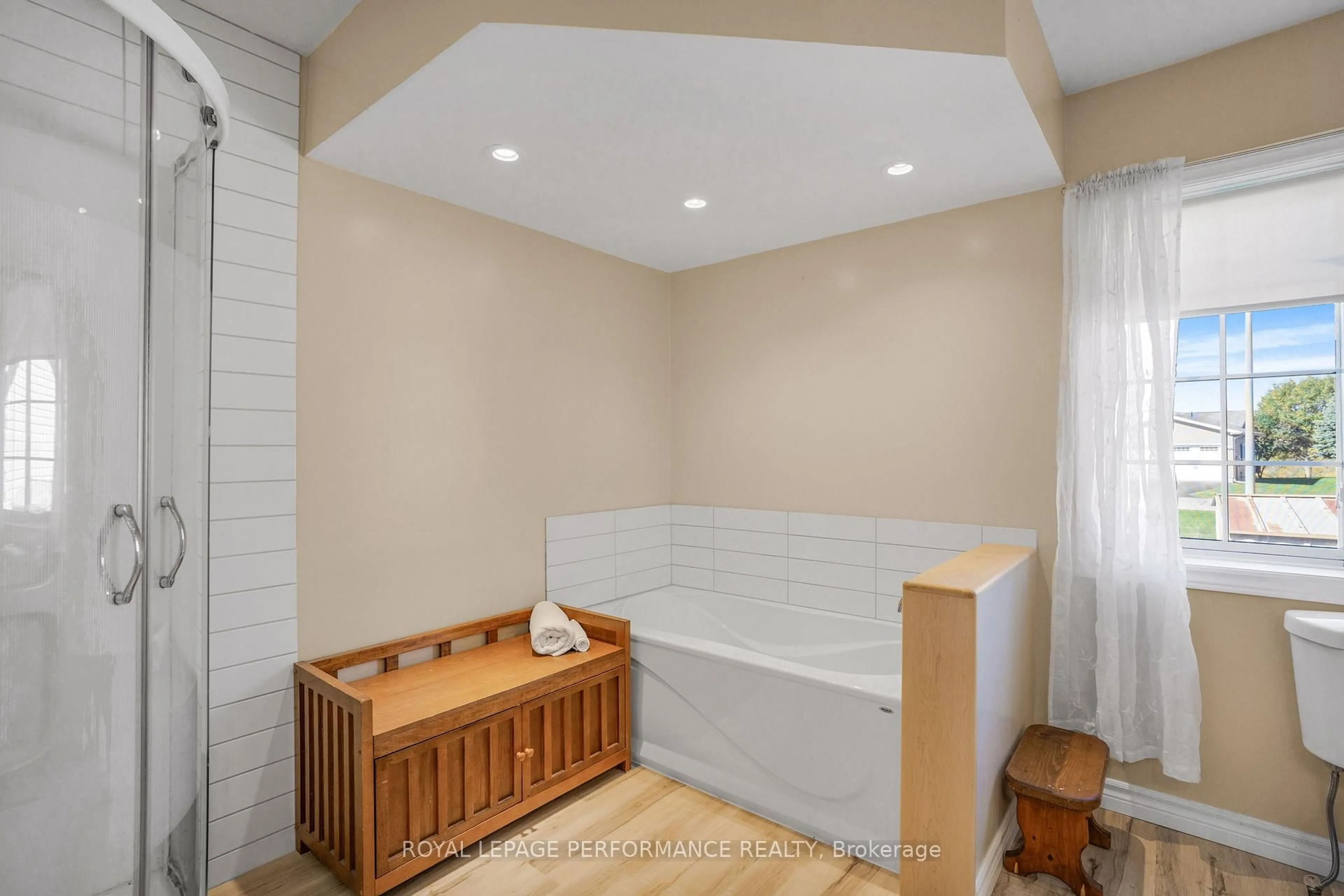Standard bathroom, ceramic/tile floor for 40 Lori Lane, North Dundas Ontario K0C 2H0