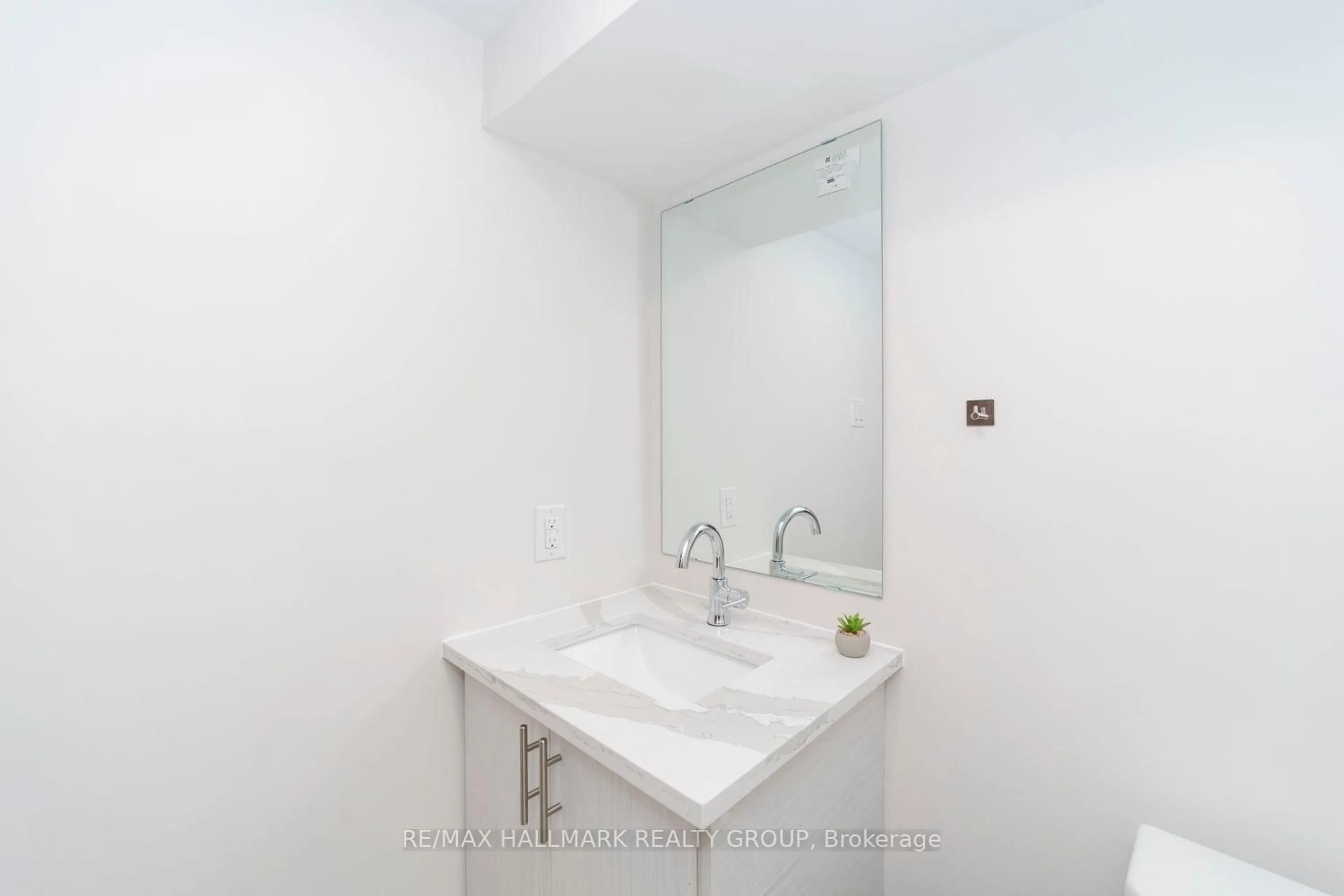 Standard bathroom, unknown for 29 Bachman Terr, Ottawa Ontario K2L 1W2