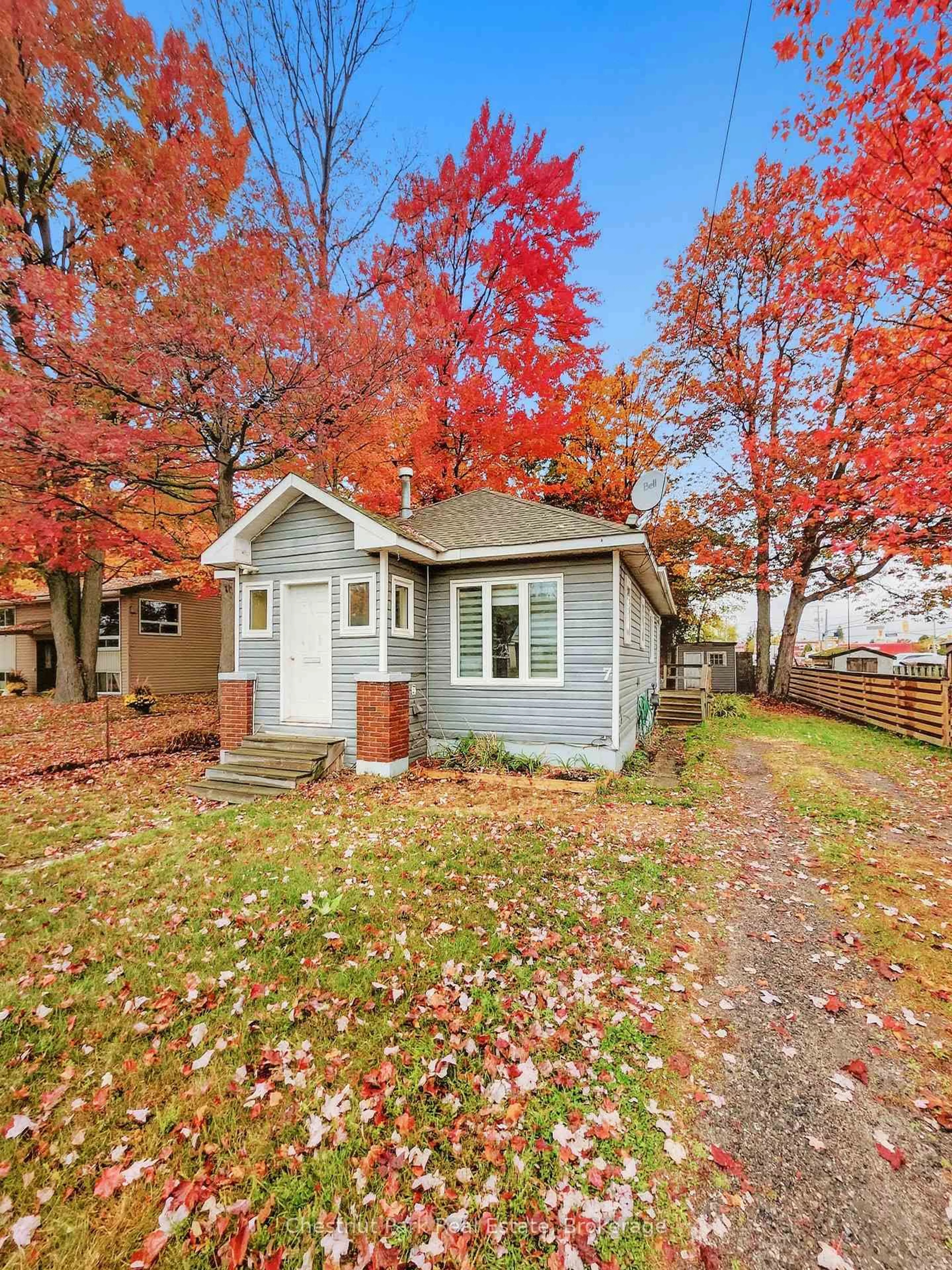Home with vinyl exterior material, street for 7 Clifford Ave, North Bay Ontario P1A 1N9