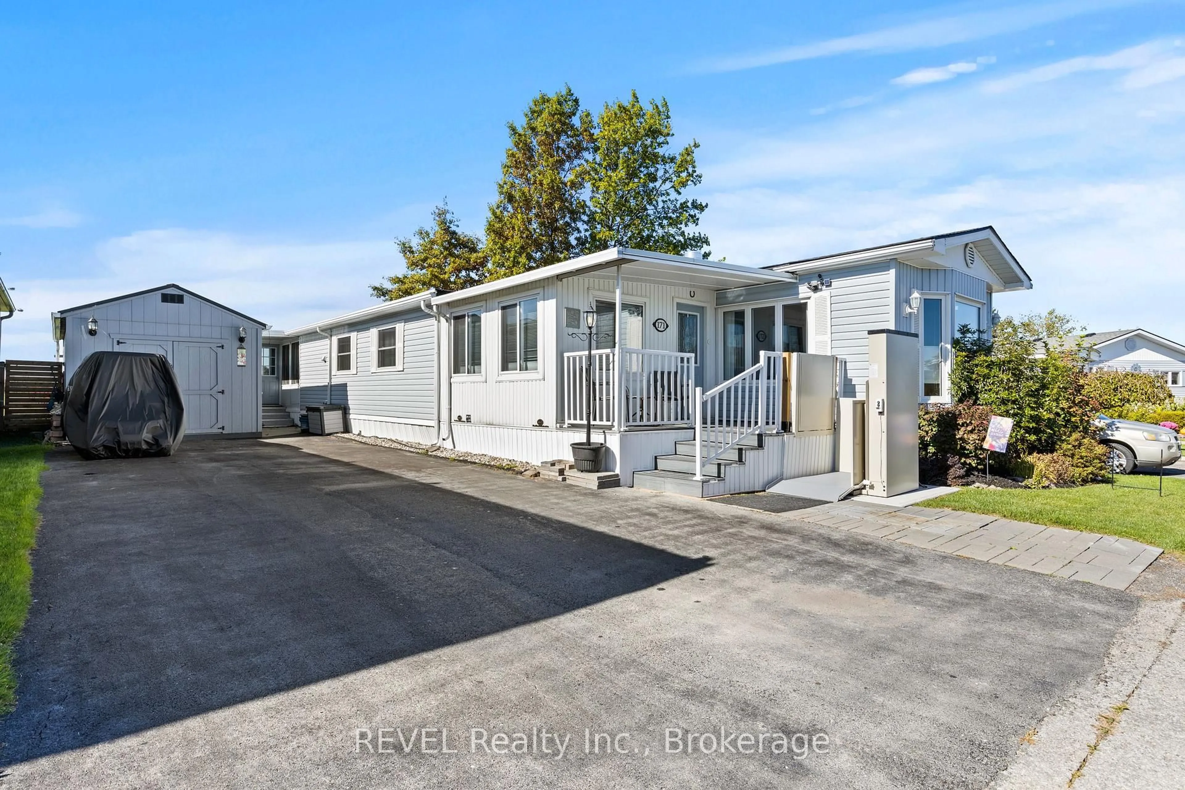A pic from outside/outdoor area/front of a property/back of a property/a pic from drone, street for 3033 Townline Rd #171, Fort Erie Ontario L0S 1S0