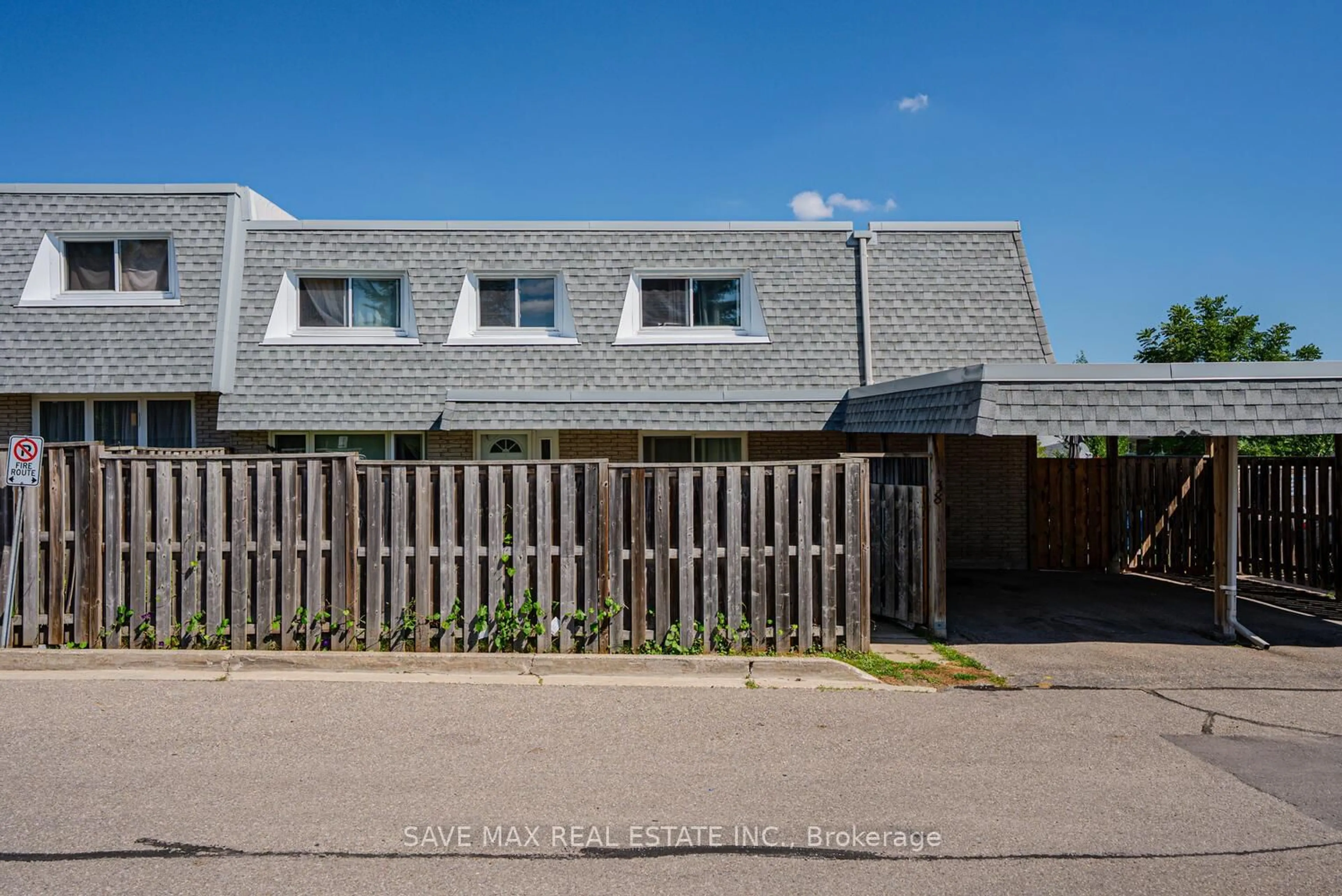 Home with brick exterior material, street for 14 Williamsburg Rd #38, Kitchener Ontario N2E 1W1