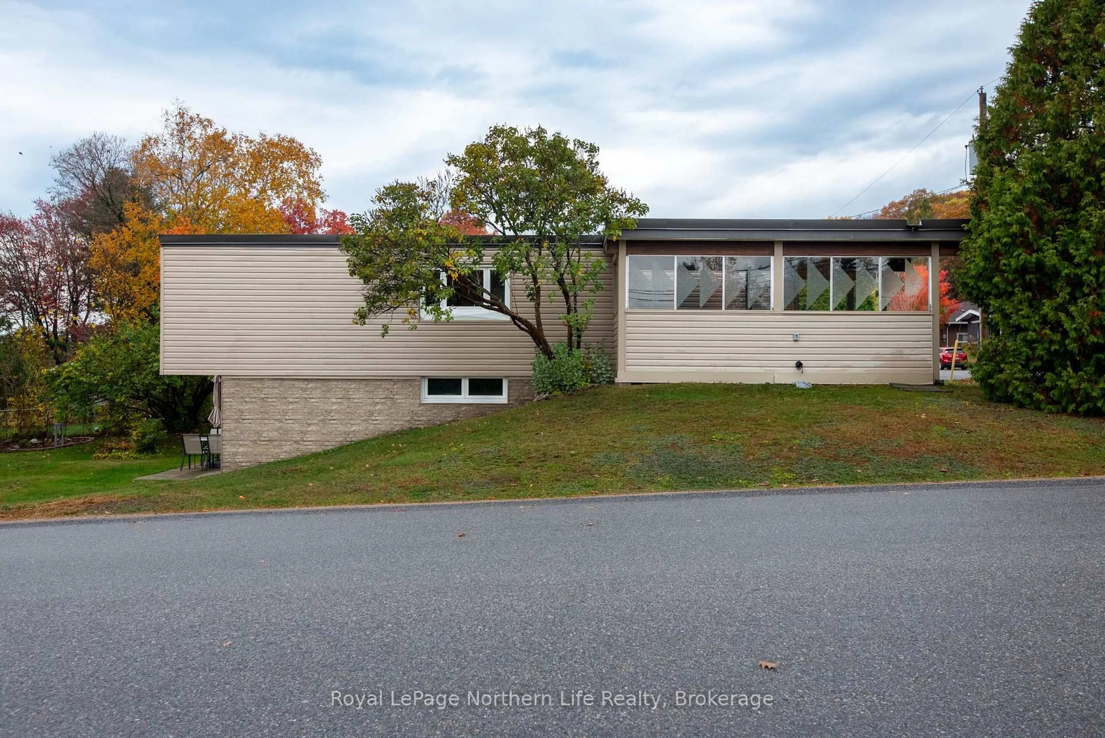 Home with vinyl exterior material, street for 300 Leonard St, North Bay Ontario P1B 5K4