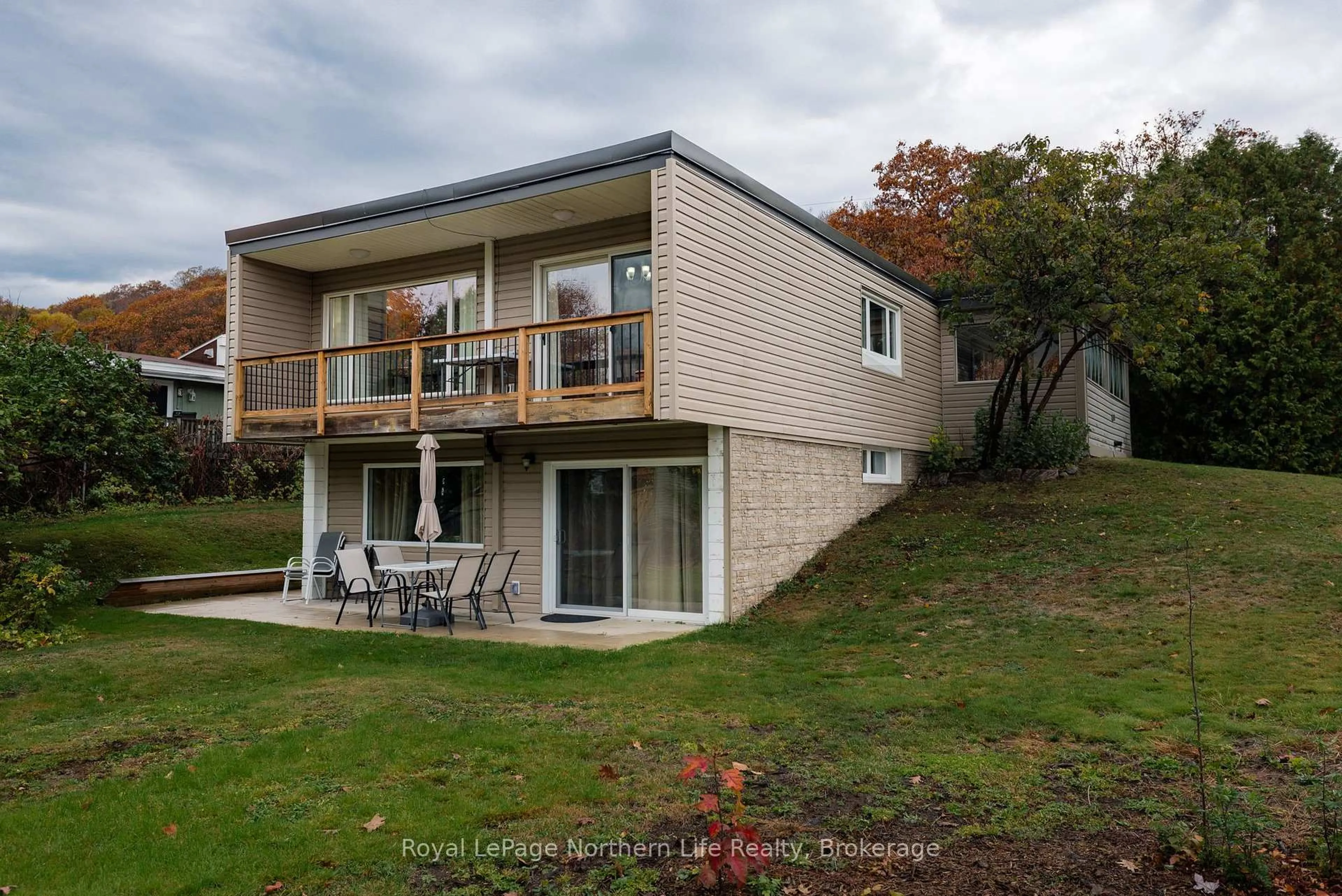 Unknown for 300 Leonard St, North Bay Ontario P1B 5K4