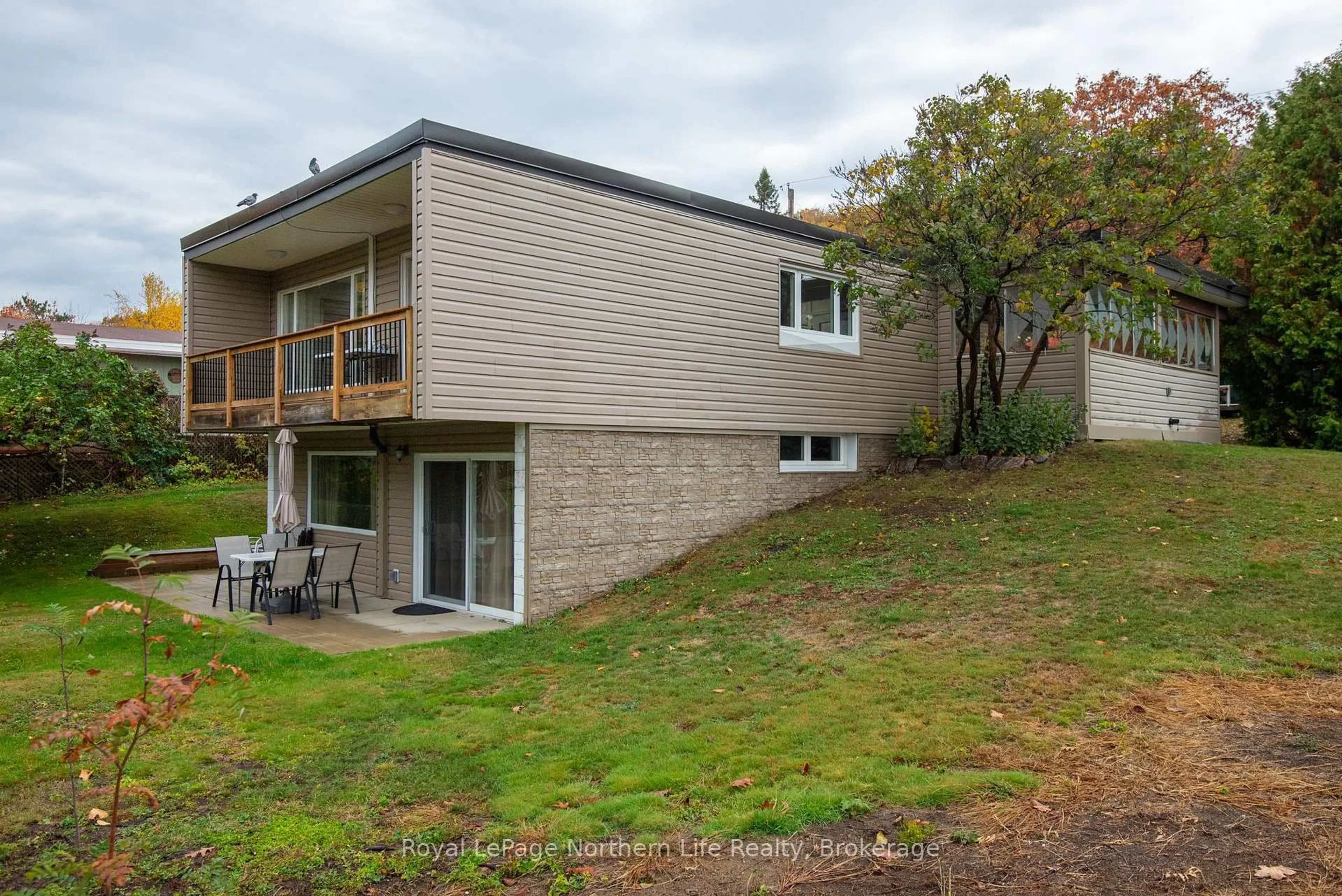 Patio, unknown for 300 Leonard St, North Bay Ontario P1B 5K4