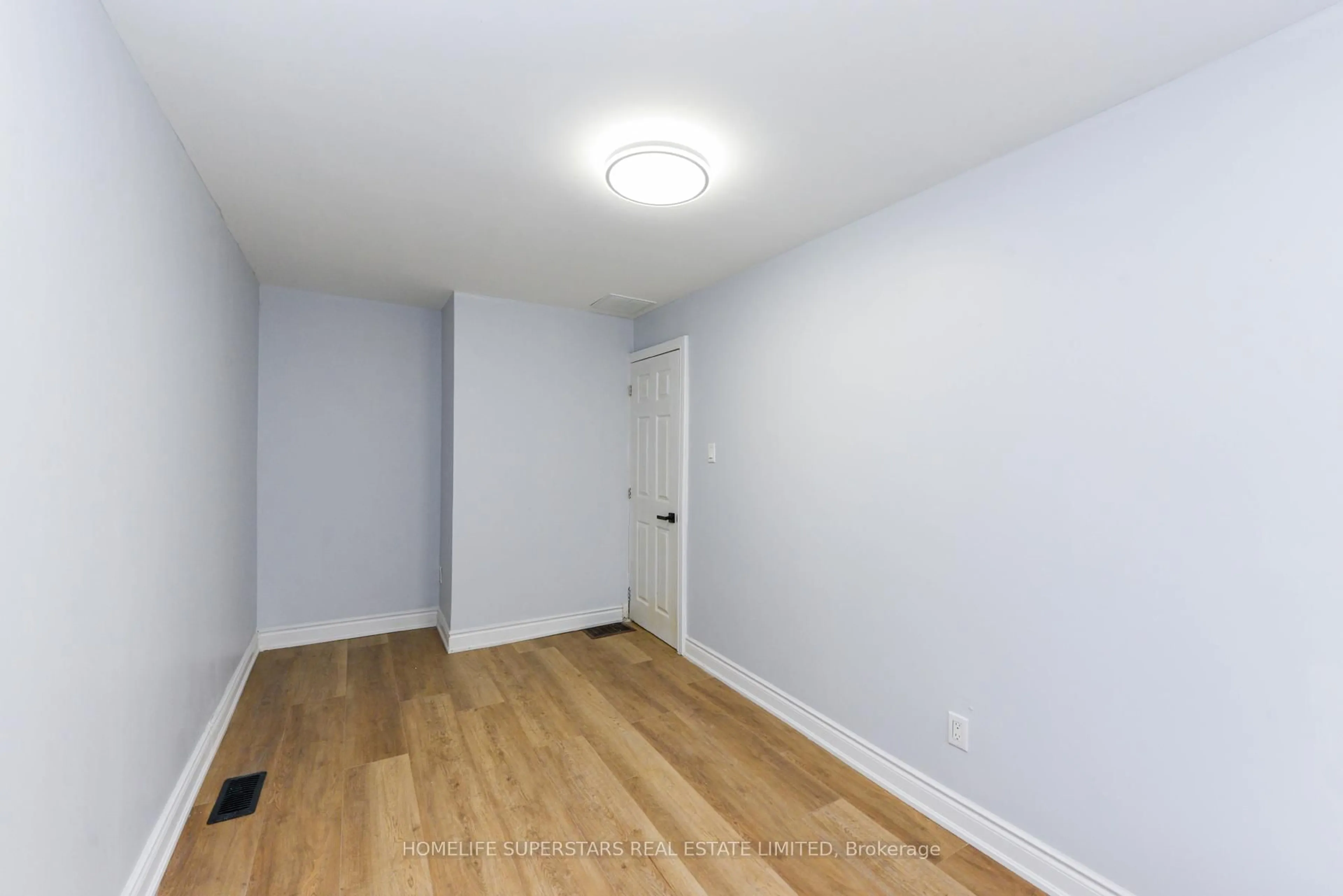 A pic of a room for 15 Dover Rd, Welland Ontario L3B 2T7