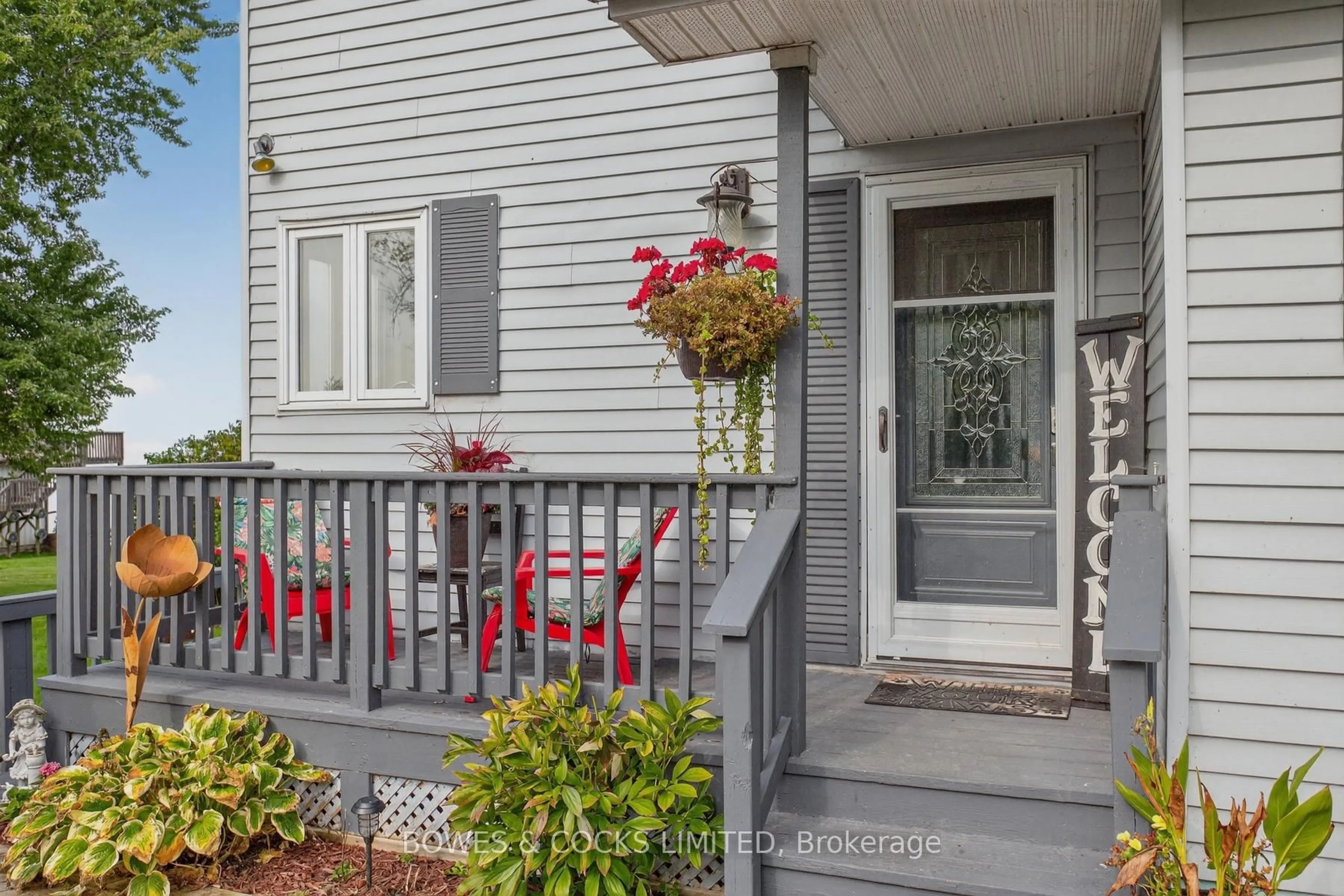 Indoor entryway for 284 Port Hoover Rd, Kawartha Lakes Ontario K9K 1A8