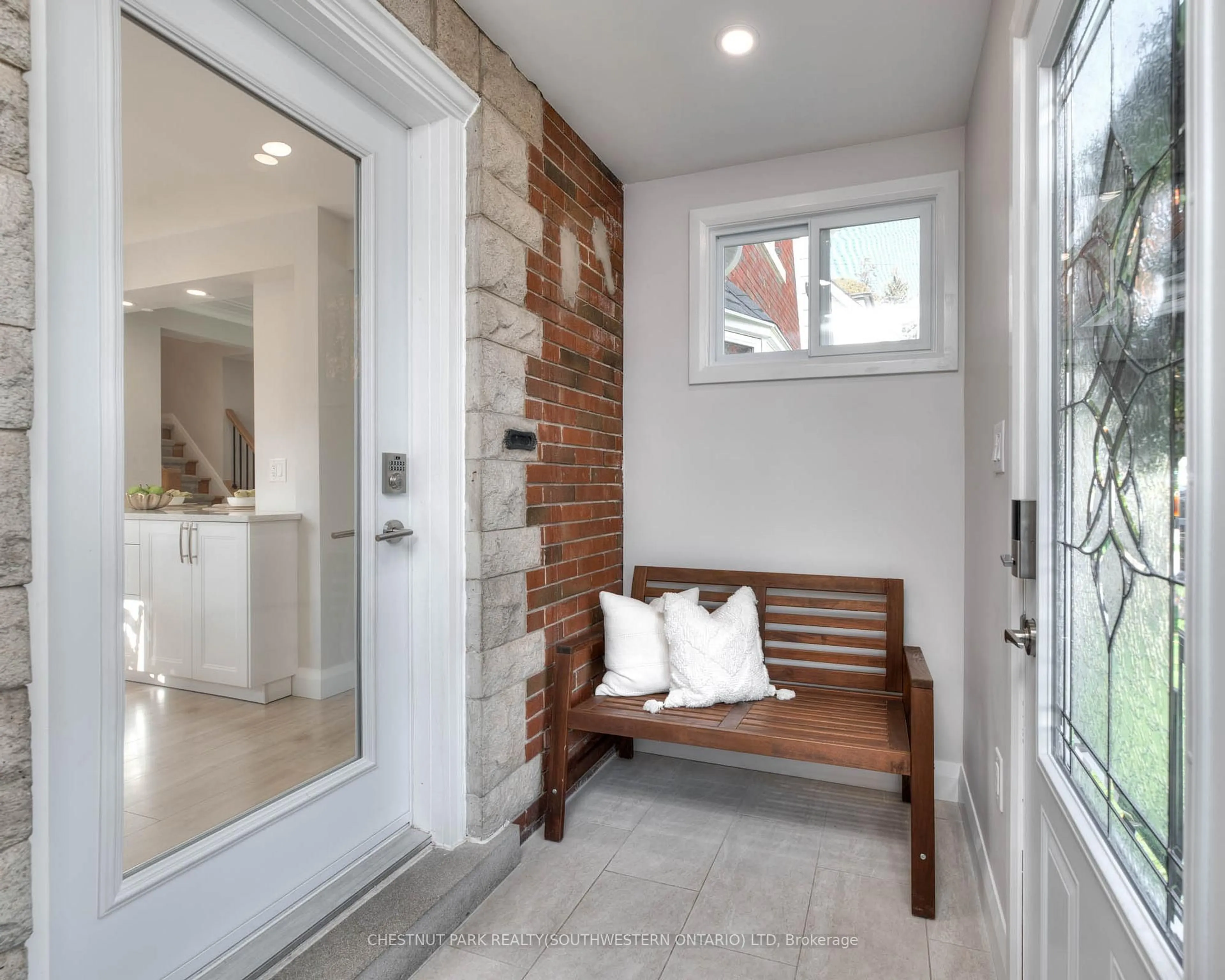 Indoor entryway for 112 Cedar St, Kitchener Ontario N2G 3L9