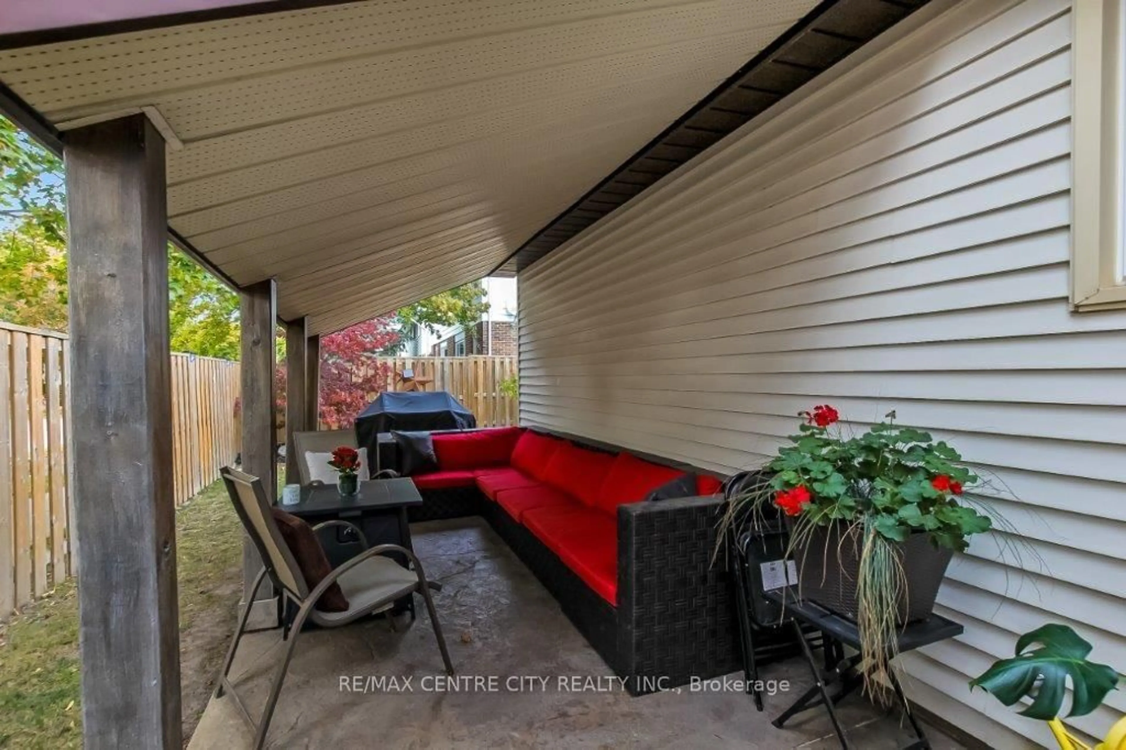 Patio, street for 2 Aldersbrook Cres, London North Ontario N6G 3R3