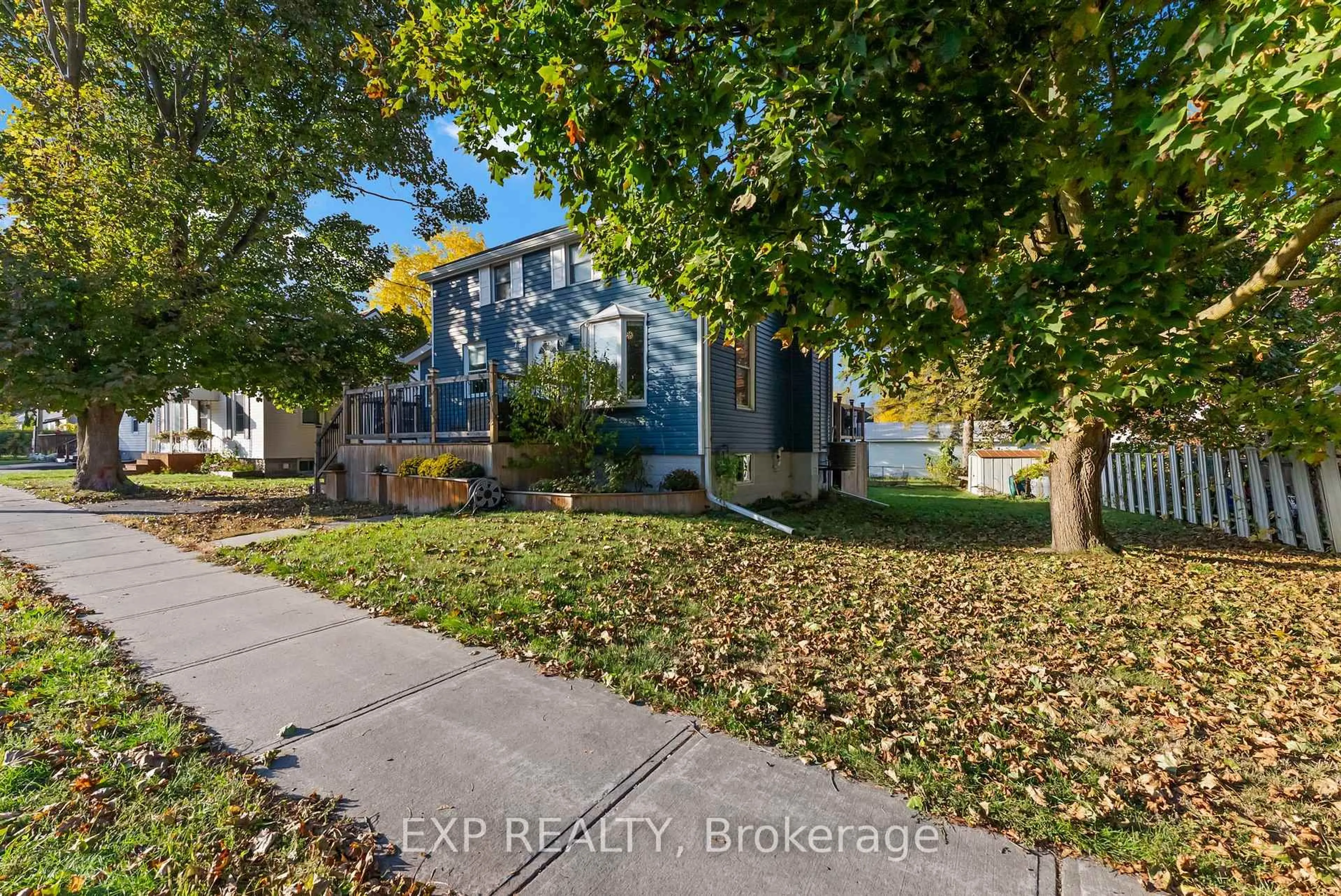 A pic from outside/outdoor area/front of a property/back of a property/a pic from drone, street for 79 Purdy St, Belleville Ontario K8P 1Z2