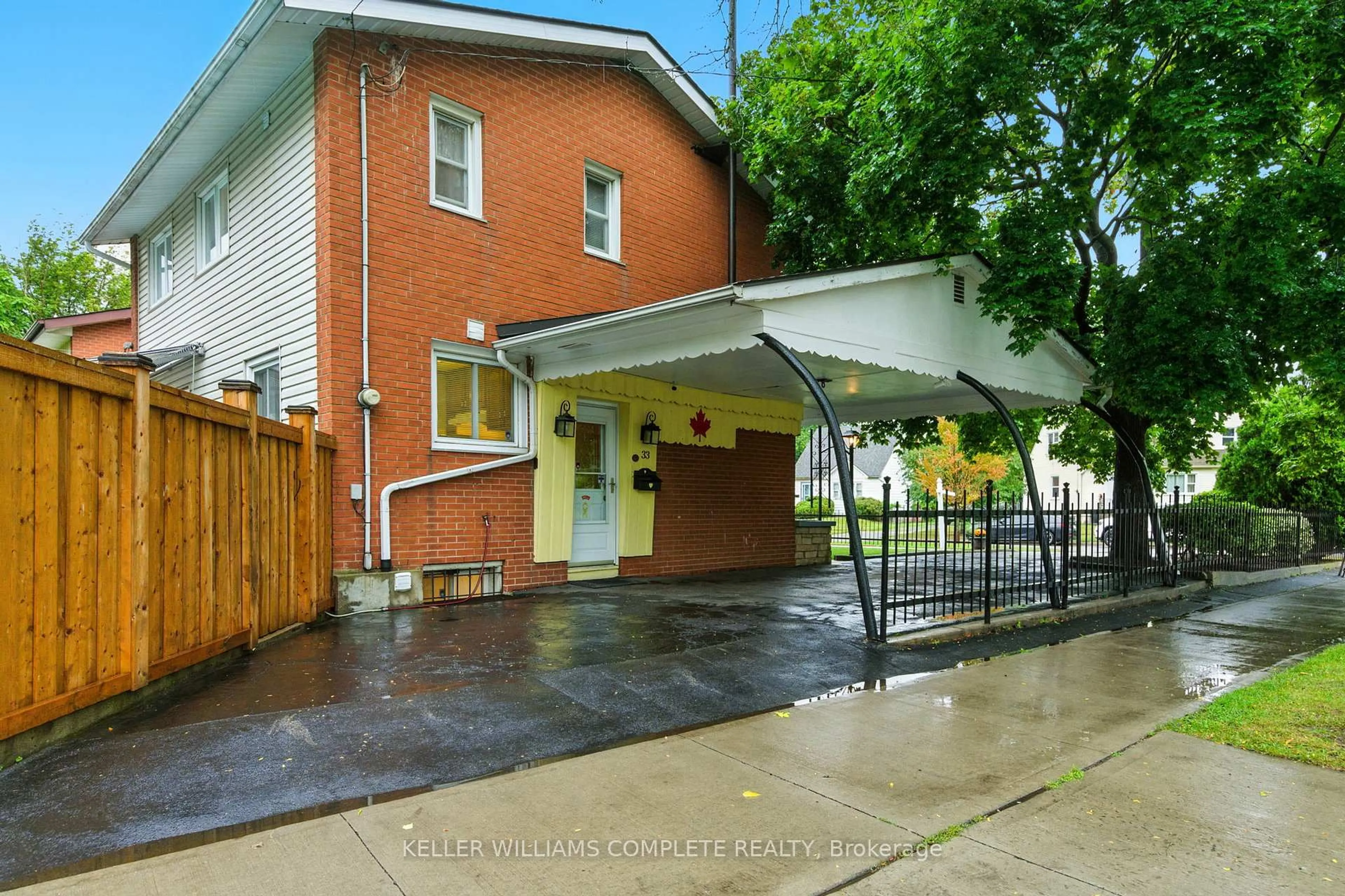 Patio, street for 33 Bernard St, Hamilton Ontario L8H 6C8