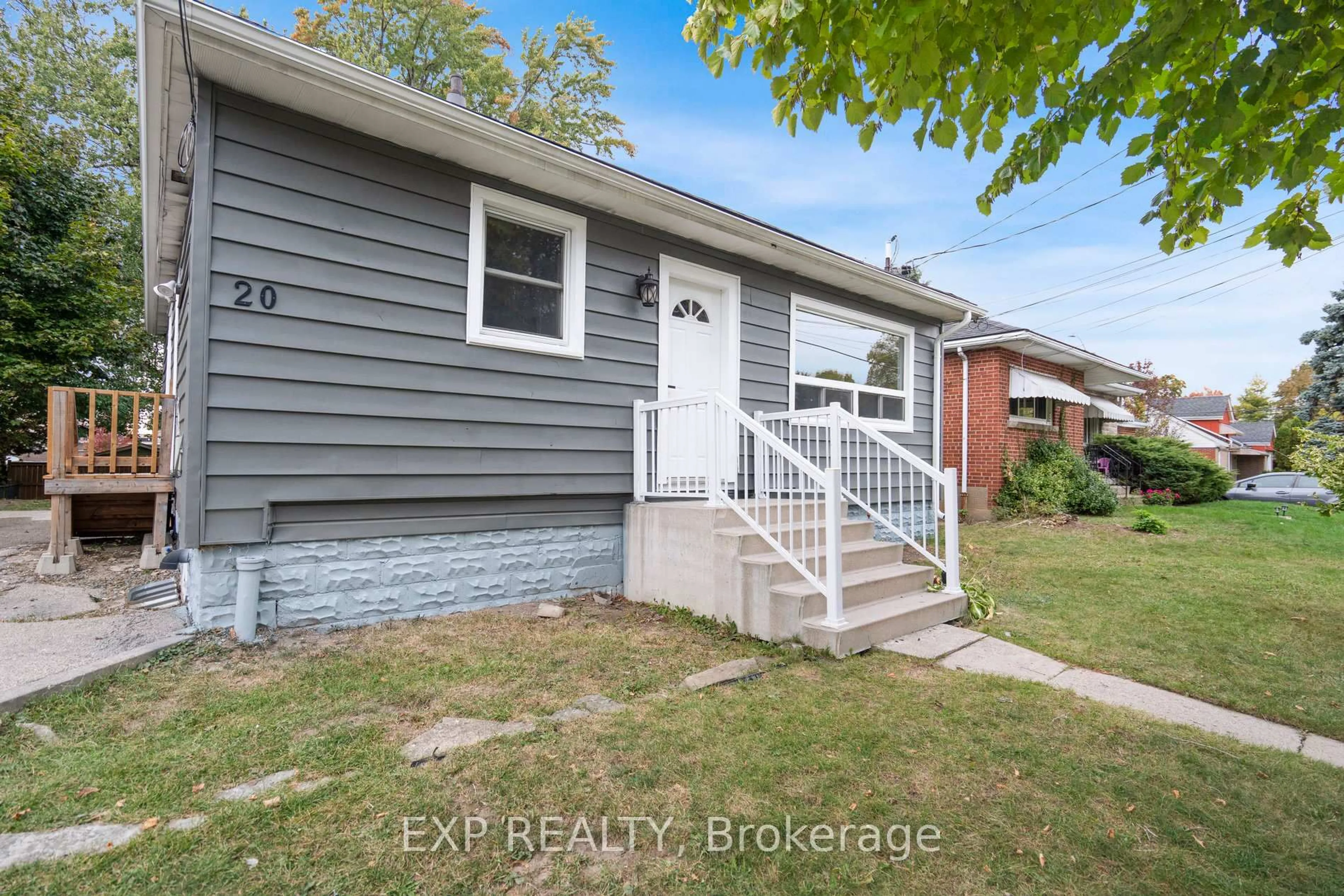 Home with vinyl exterior material, street for 20 West 4th St, Hamilton Ontario L9C 3M3