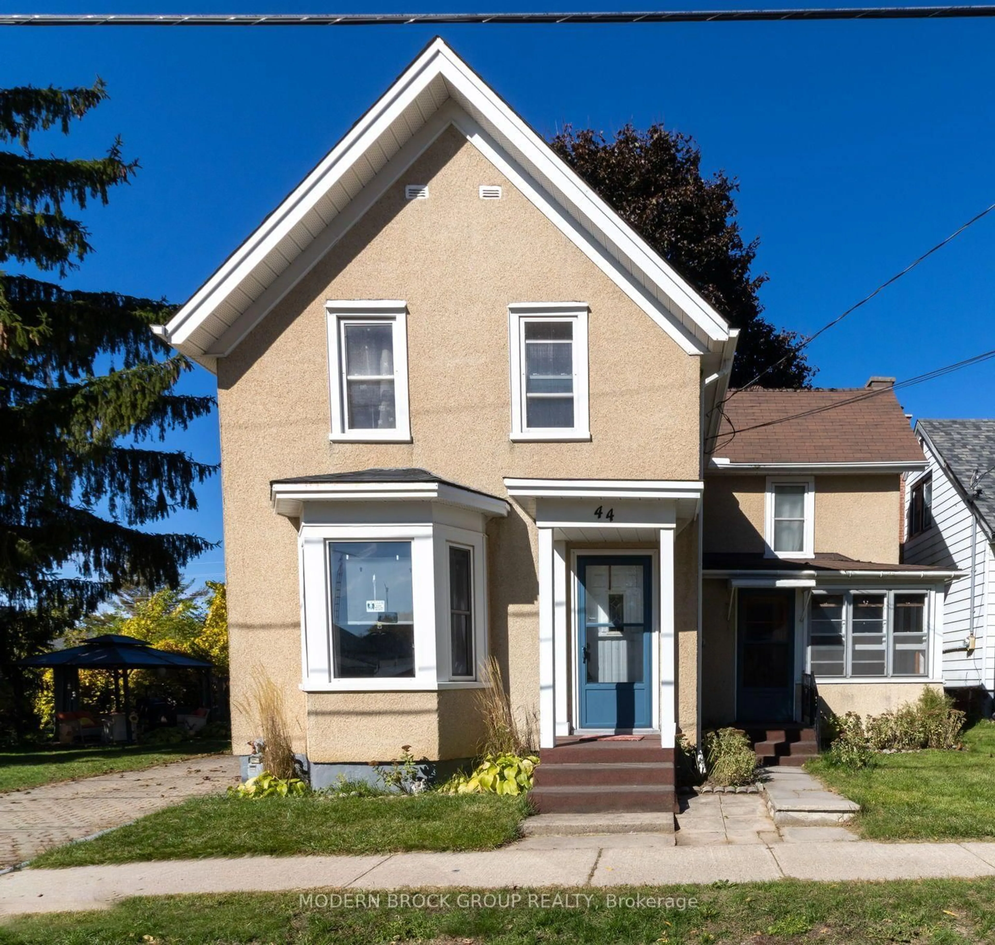 Home with vinyl exterior material, street for 44 Havelock St, Brockville Ontario K6V 4M1
