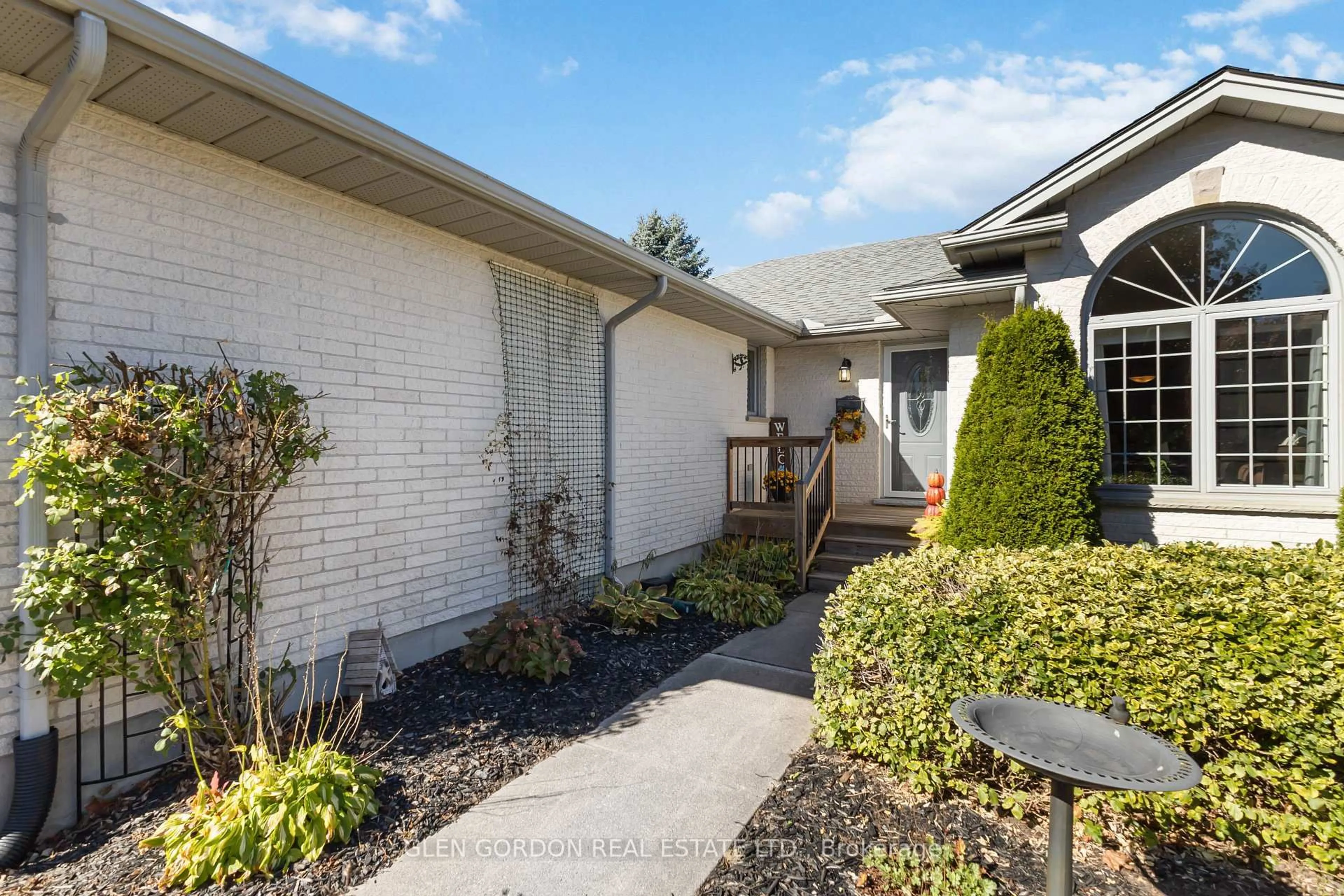 Home with brick exterior material, street for 71 Parkview Cres, Strathroy-Caradoc Ontario N7G 4A9