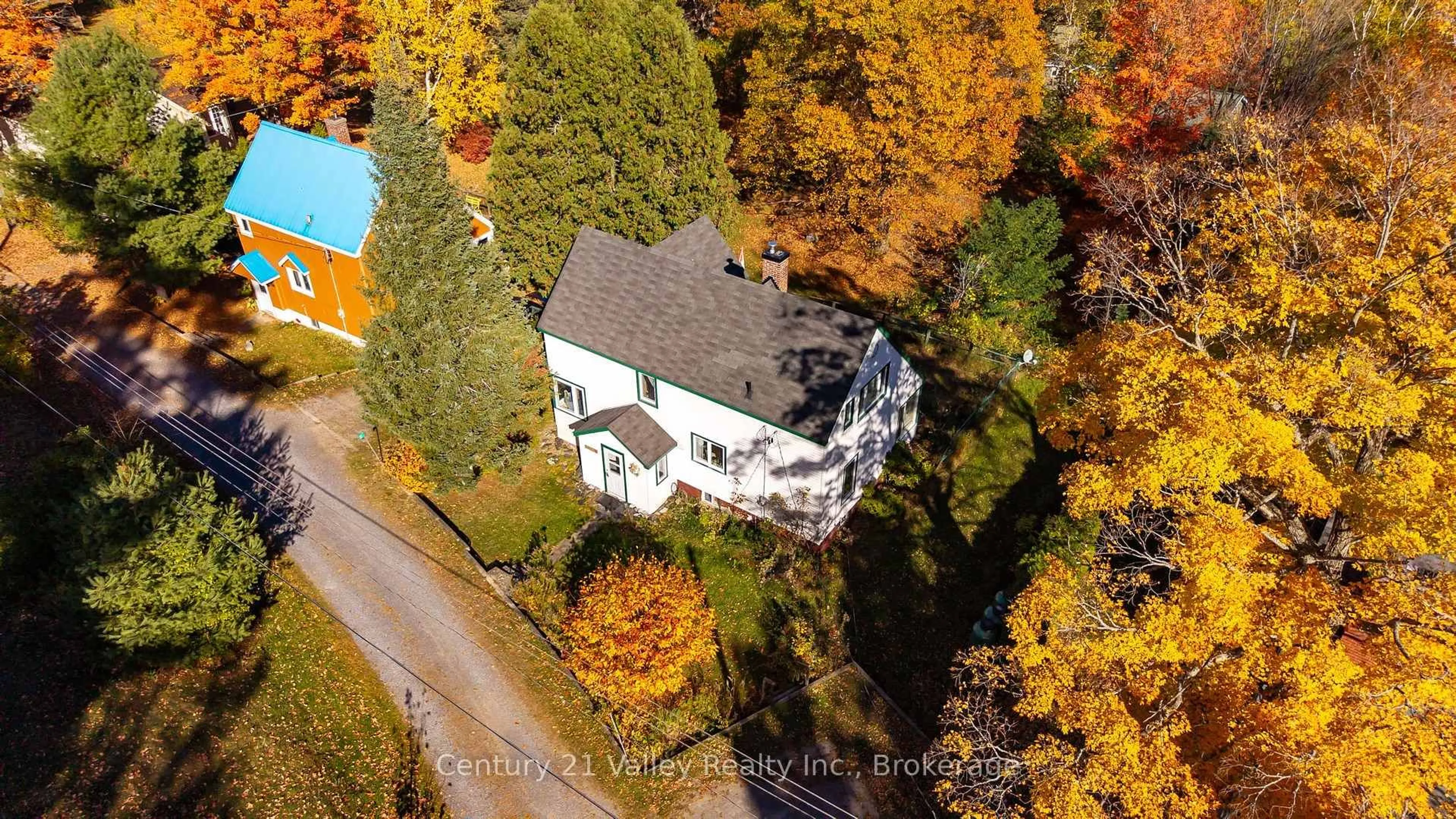 A pic from outside/outdoor area/front of a property/back of a property/a pic from drone, street for 18 Colony Lane, Calabogie Ontario K0J 1H0