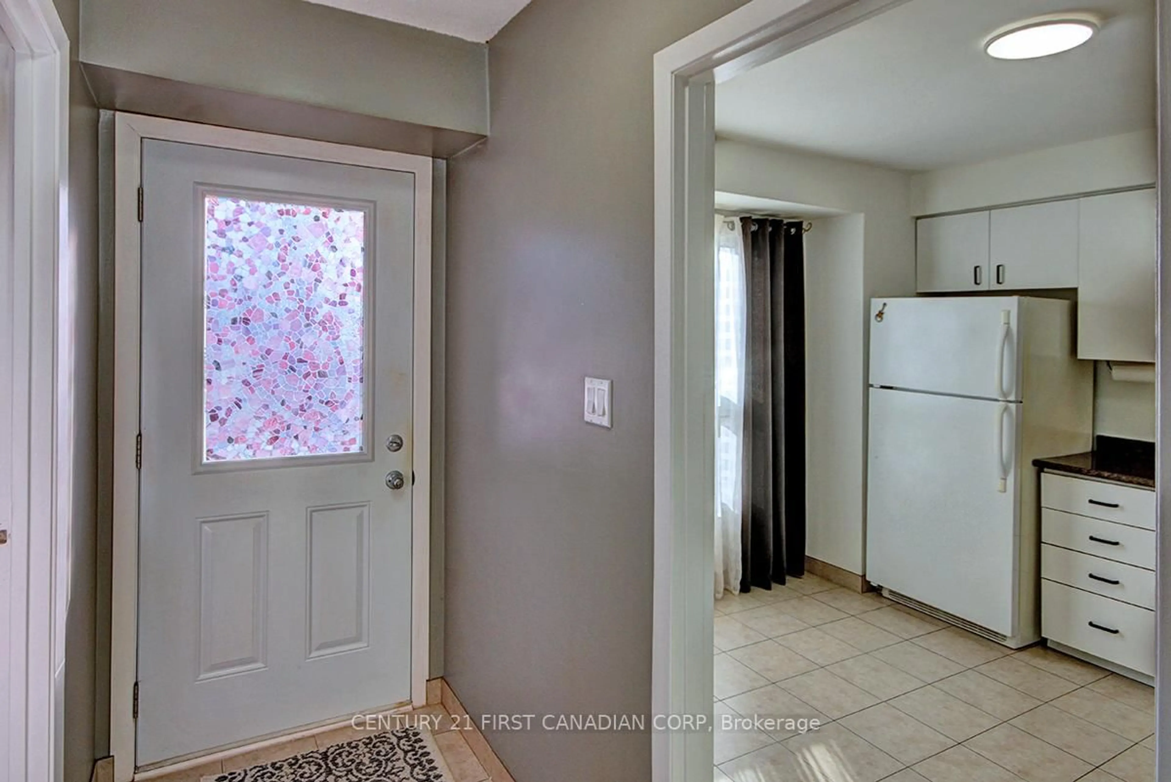 Indoor entryway for 75 Ansondale Rd #12, London South Ontario N6C 5W3
