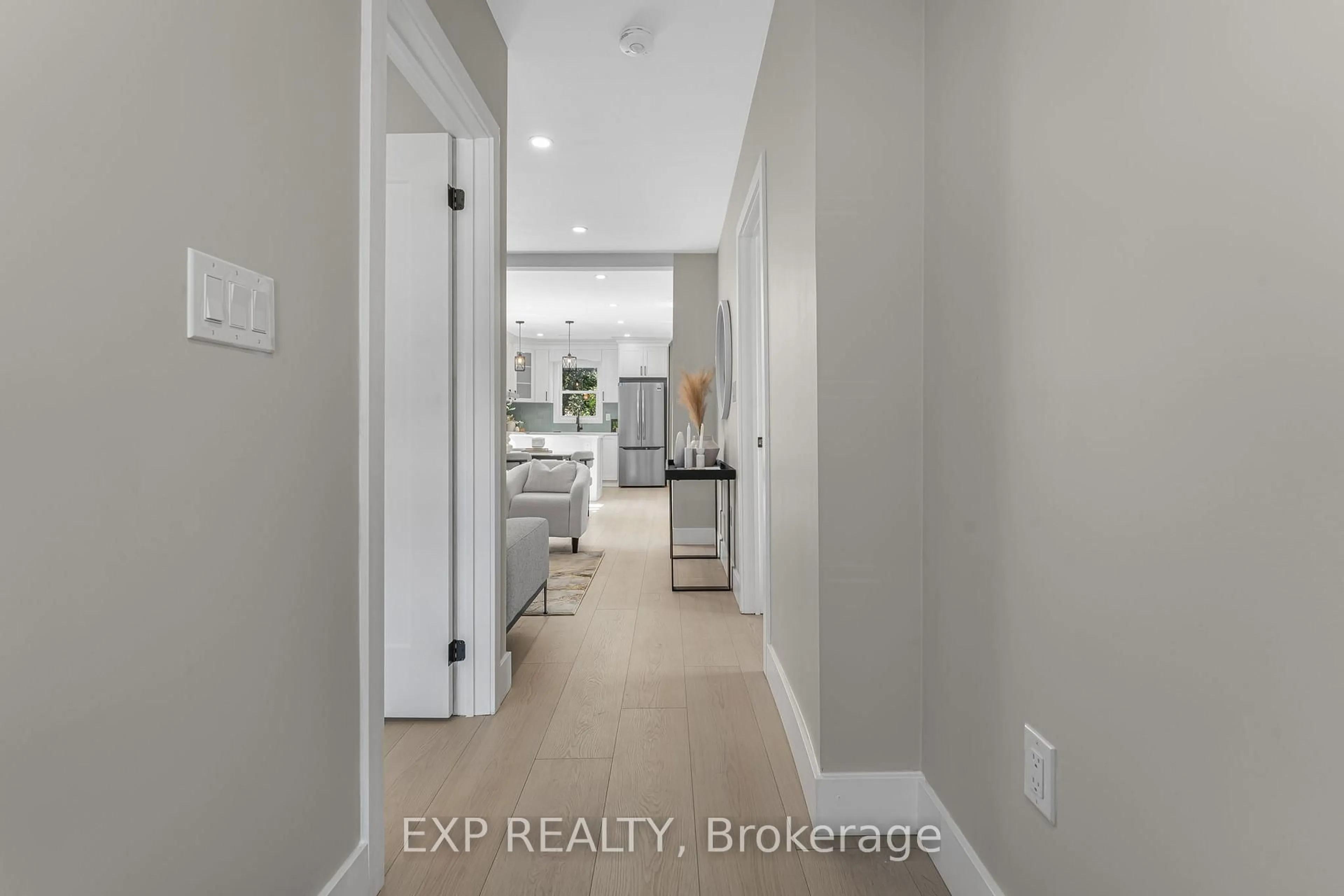 Indoor entryway for 56 East 34th St, Hamilton Ontario L8V 3W3