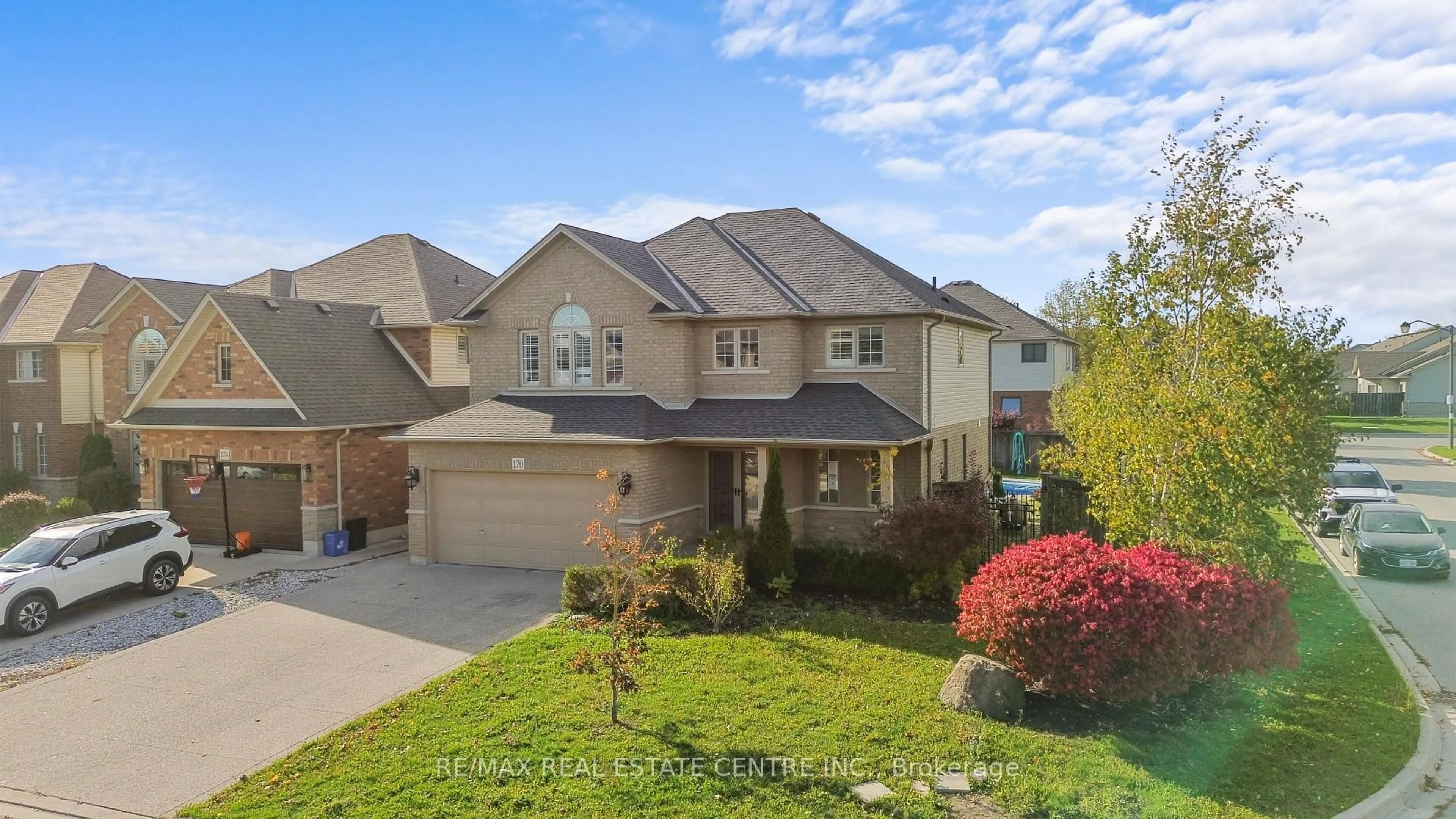 A pic from outside/outdoor area/front of a property/back of a property/a pic from drone, street for 170 Southbrook Dr, Hamilton Ontario L0R 1C0