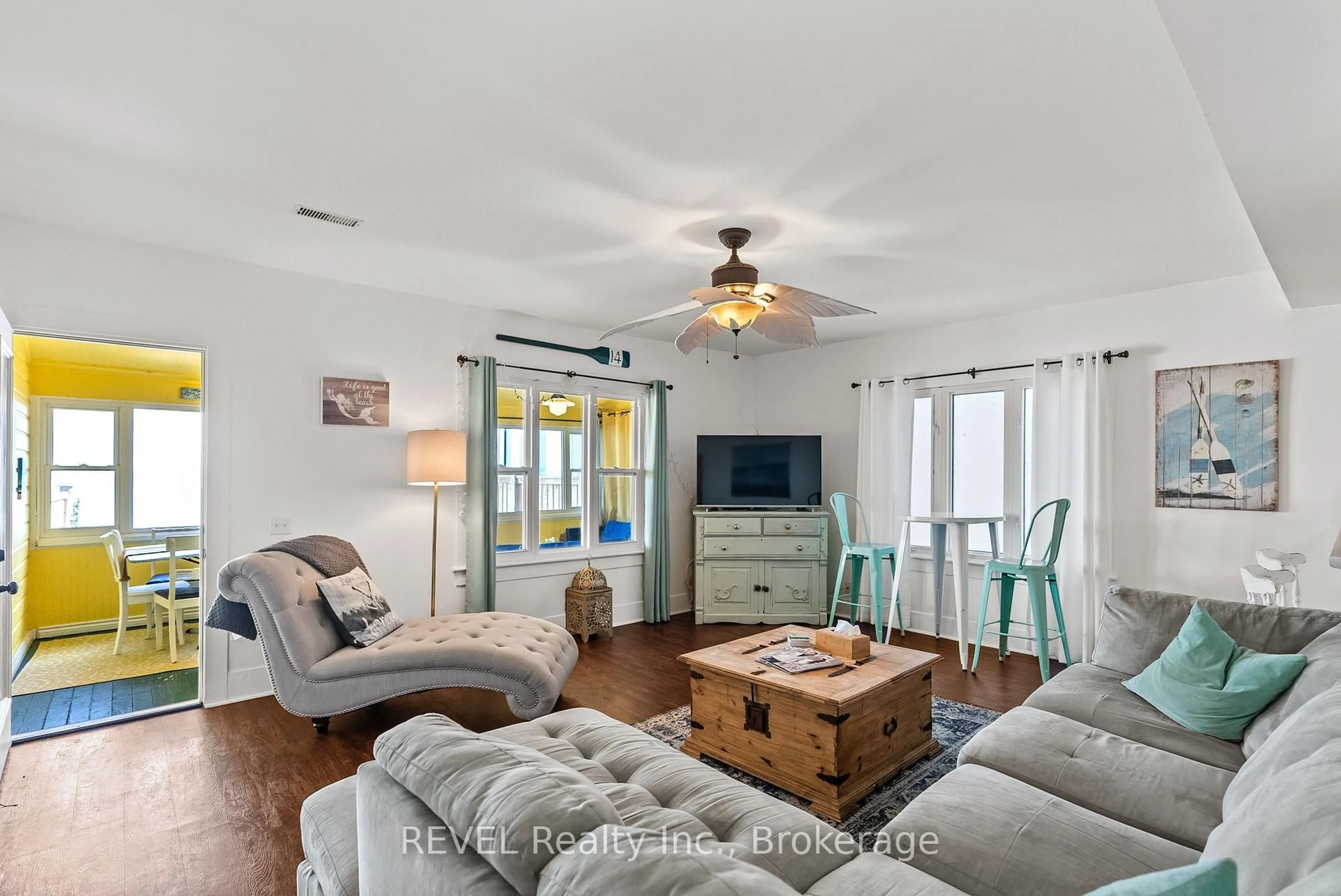 Living room with furniture, unknown for 3819 Terrace Lane, Fort Erie Ontario L0S 1B0