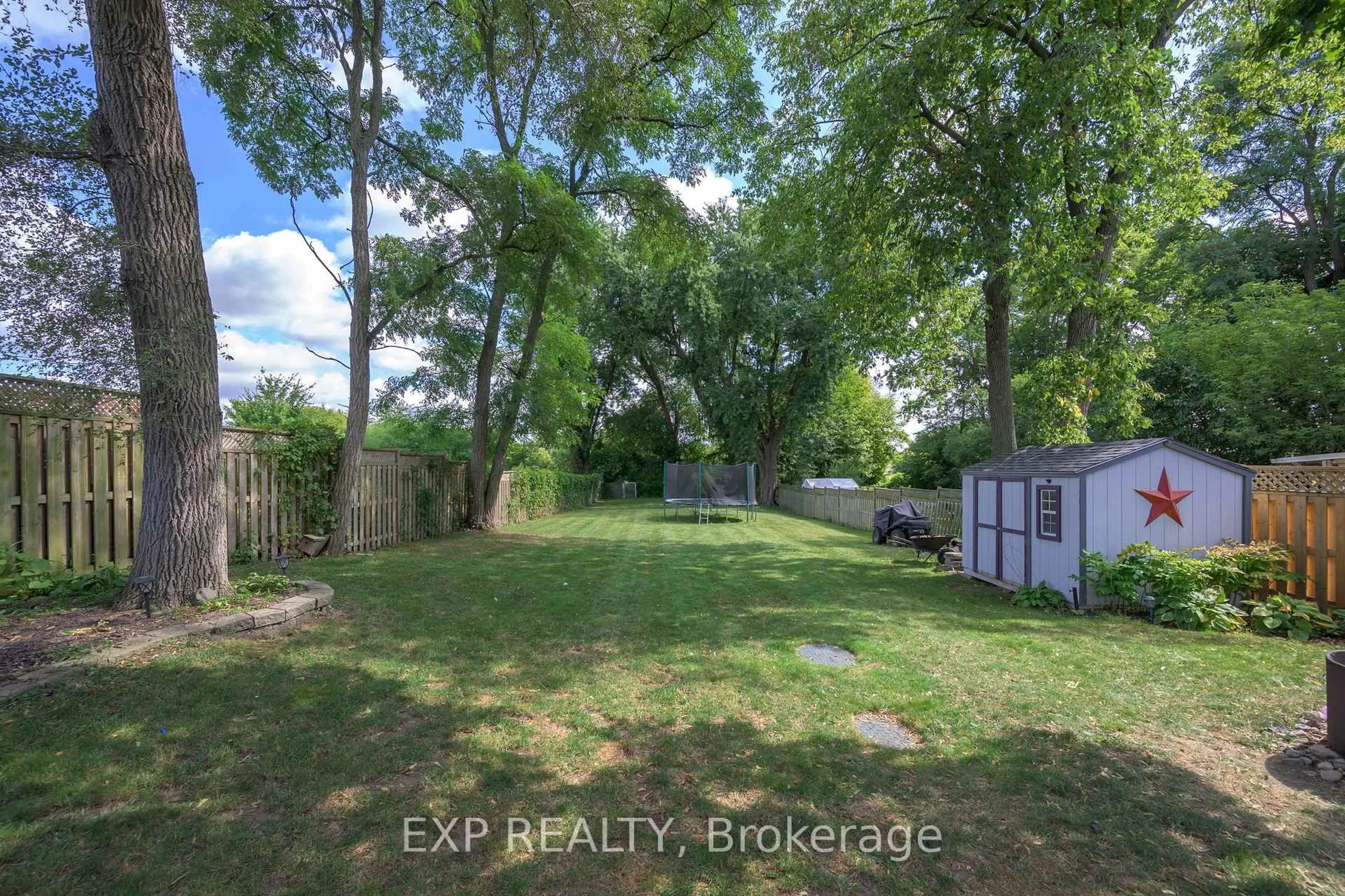 A pic from outside/outdoor area/front of a property/back of a property/a pic from drone, street for 1276 Crumlin Sdrd, London East Ontario N5V 1R8