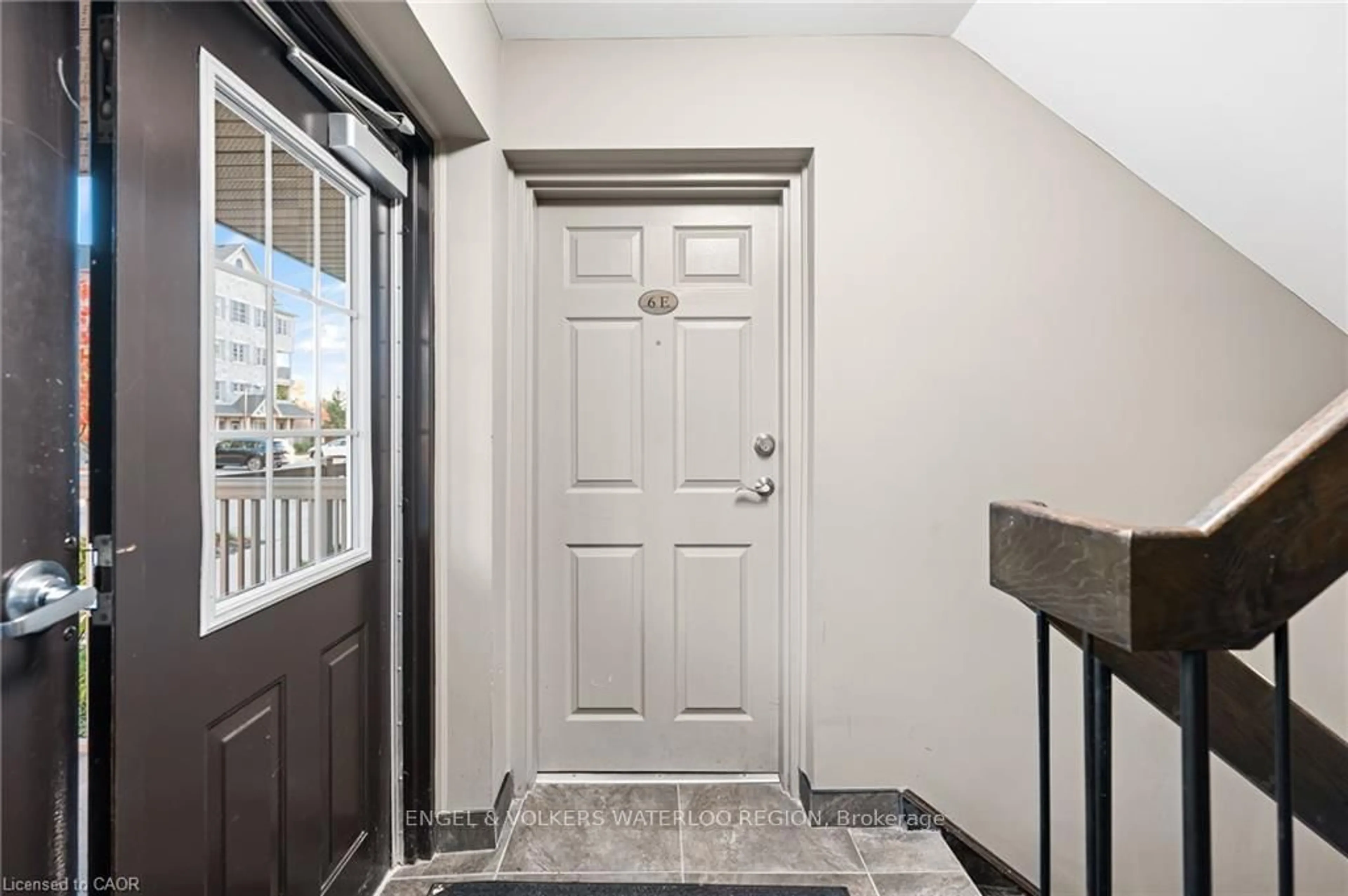 Indoor entryway for 1460 Highland Rd #6E, Kitchener Ontario N2N 0B7
